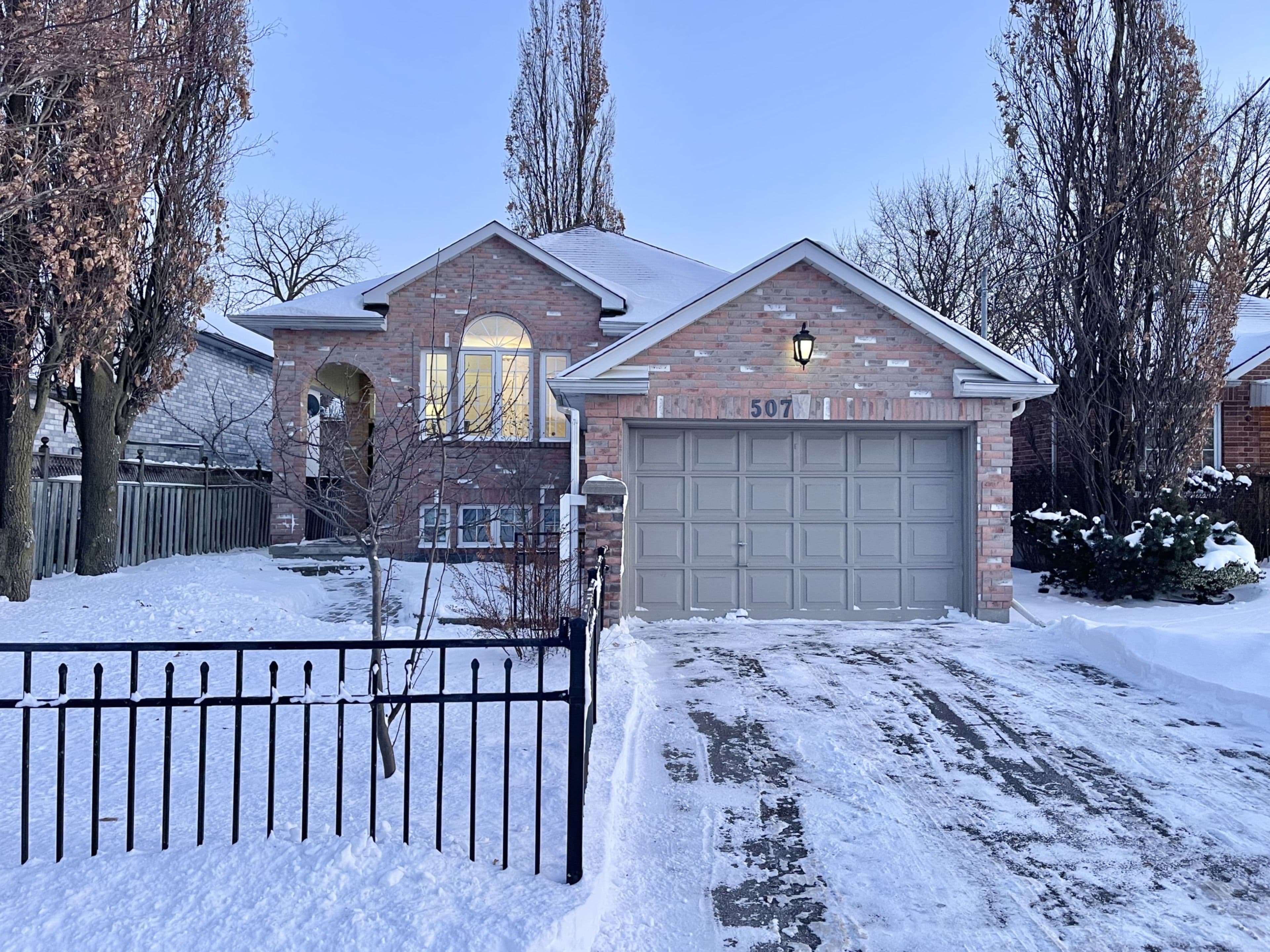 507 Dunlop Street W, Whitby, ON L1N 1V3