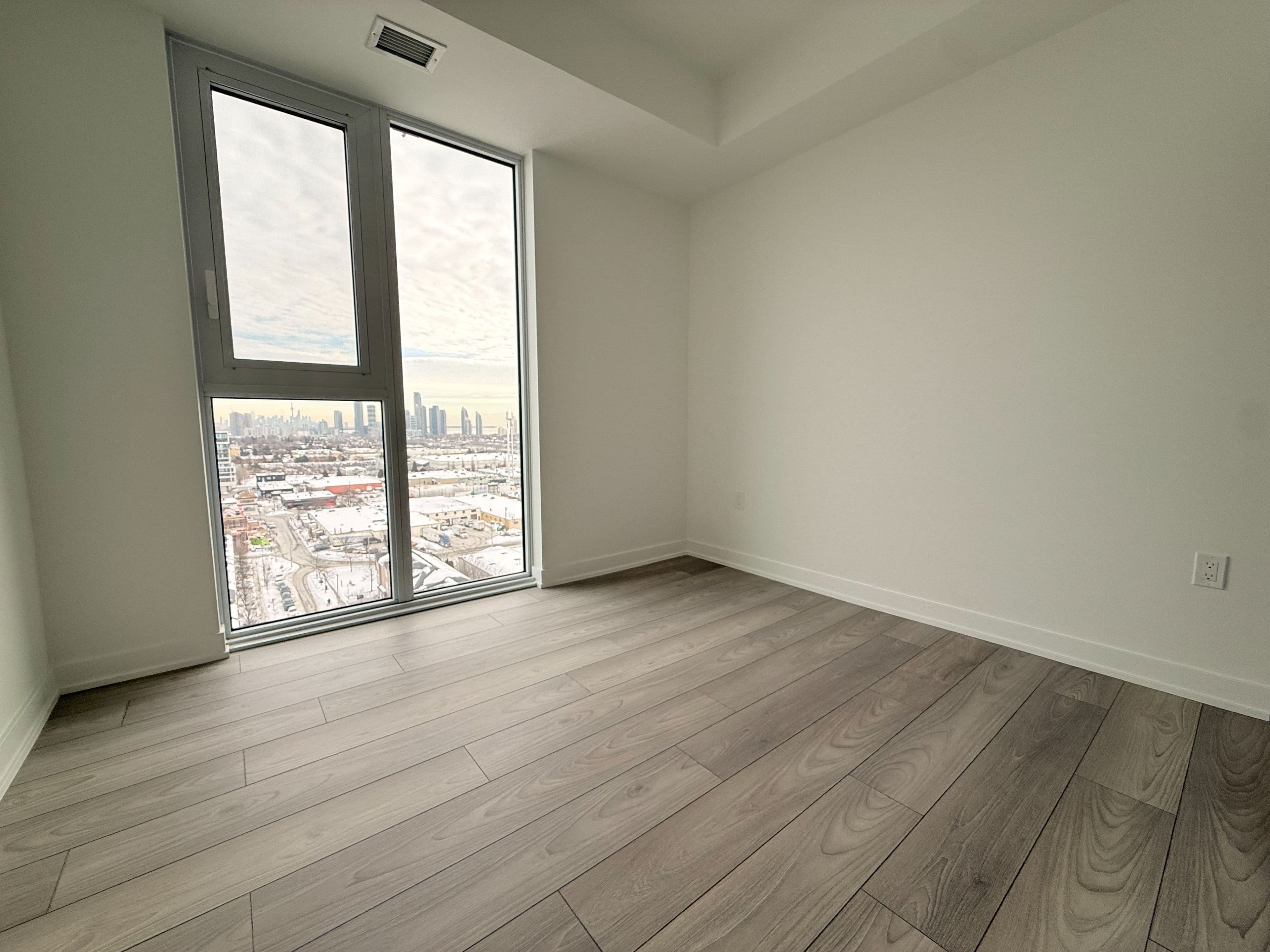 1007 The Queensway N/A 1404, Toronto W08, ON M8Z 0H4