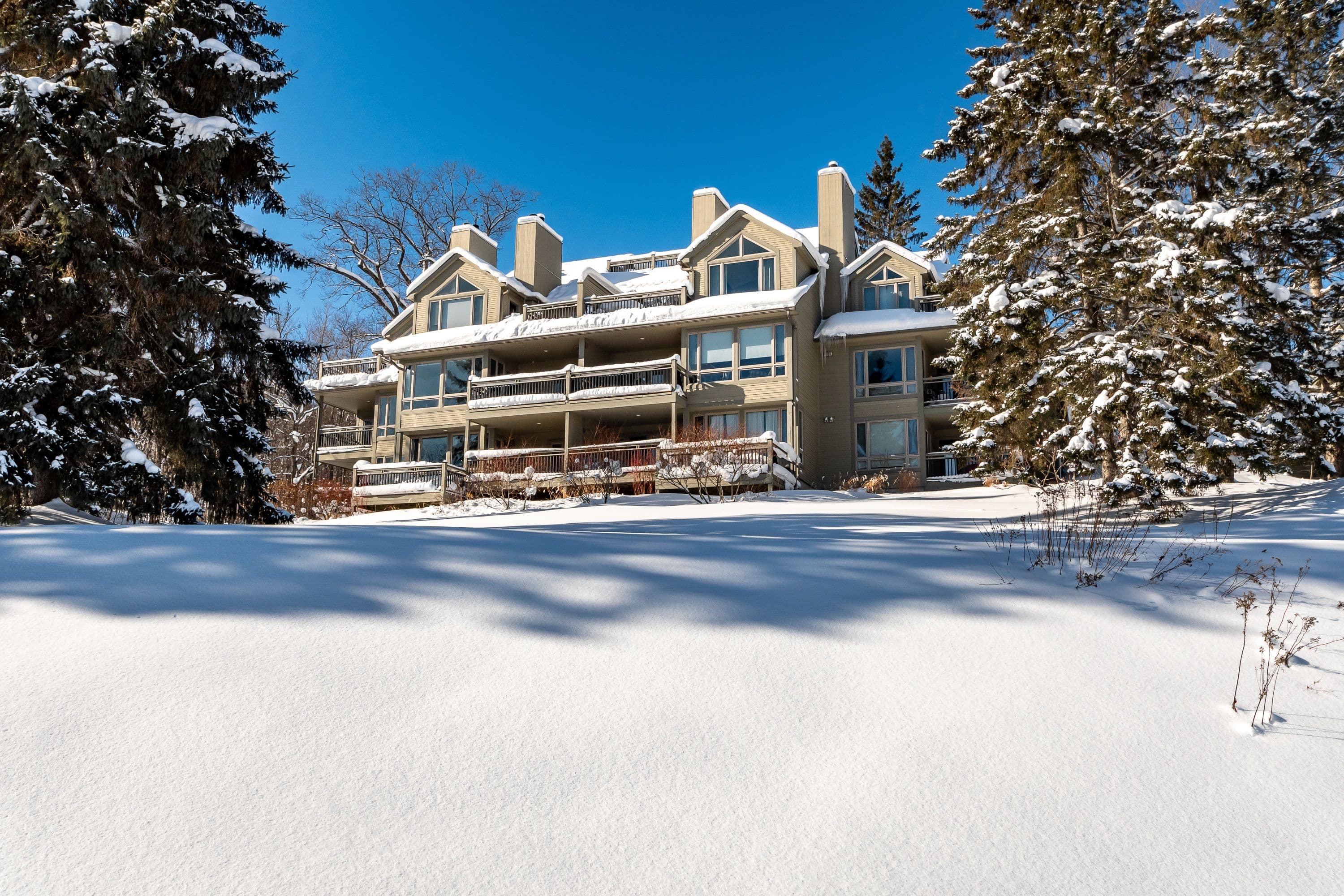 3311 Grandview Forest Hill Drive, Huntsville, ON P1H 2J5