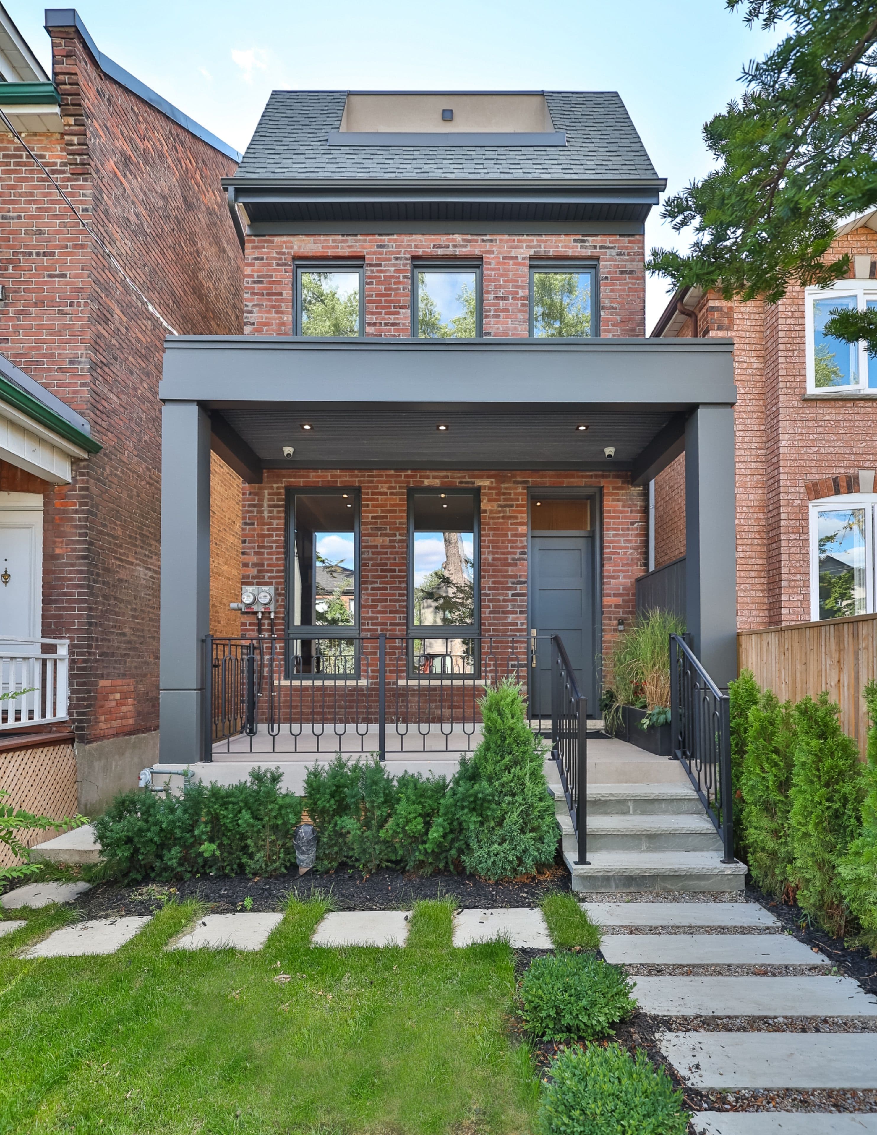 444 Roxton Road, Toronto C01, ON M6G 3R4