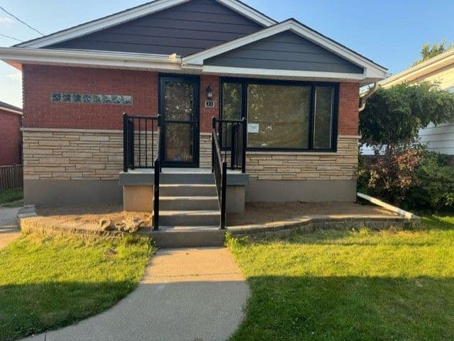 21 Nova Drive Upper, Hamilton, ON L8T 2P4