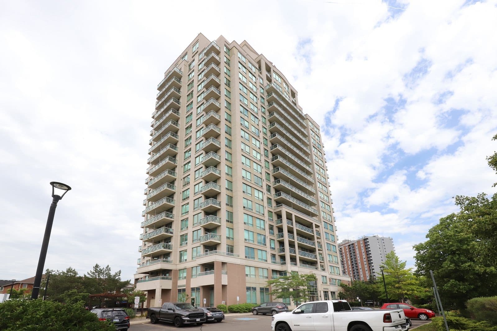 1359 Rathburn Road E 508, Mississauga, ON L4W 5P7