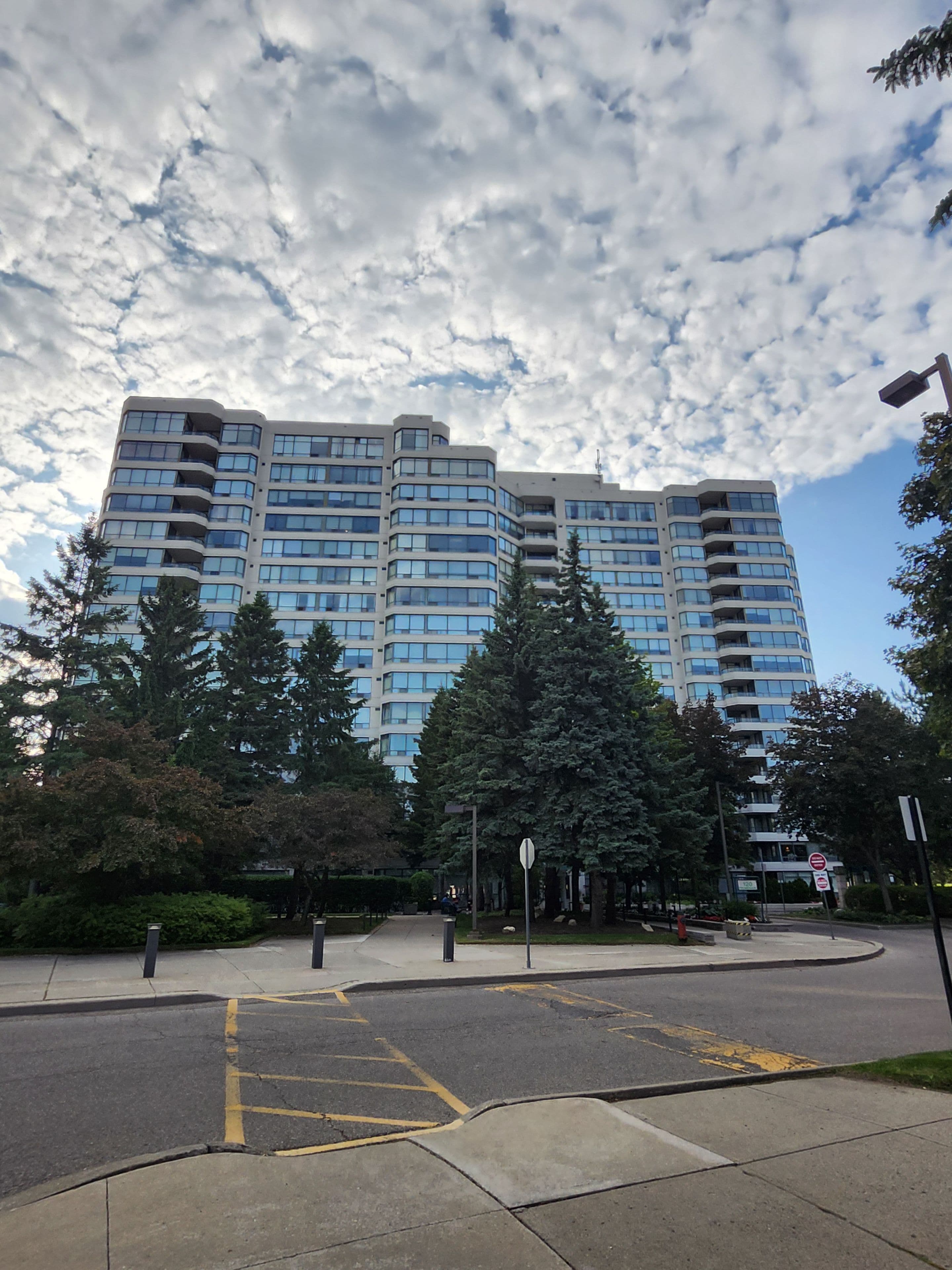 120 Promenade Circle 910, Vaughan, ON L4J 7W9