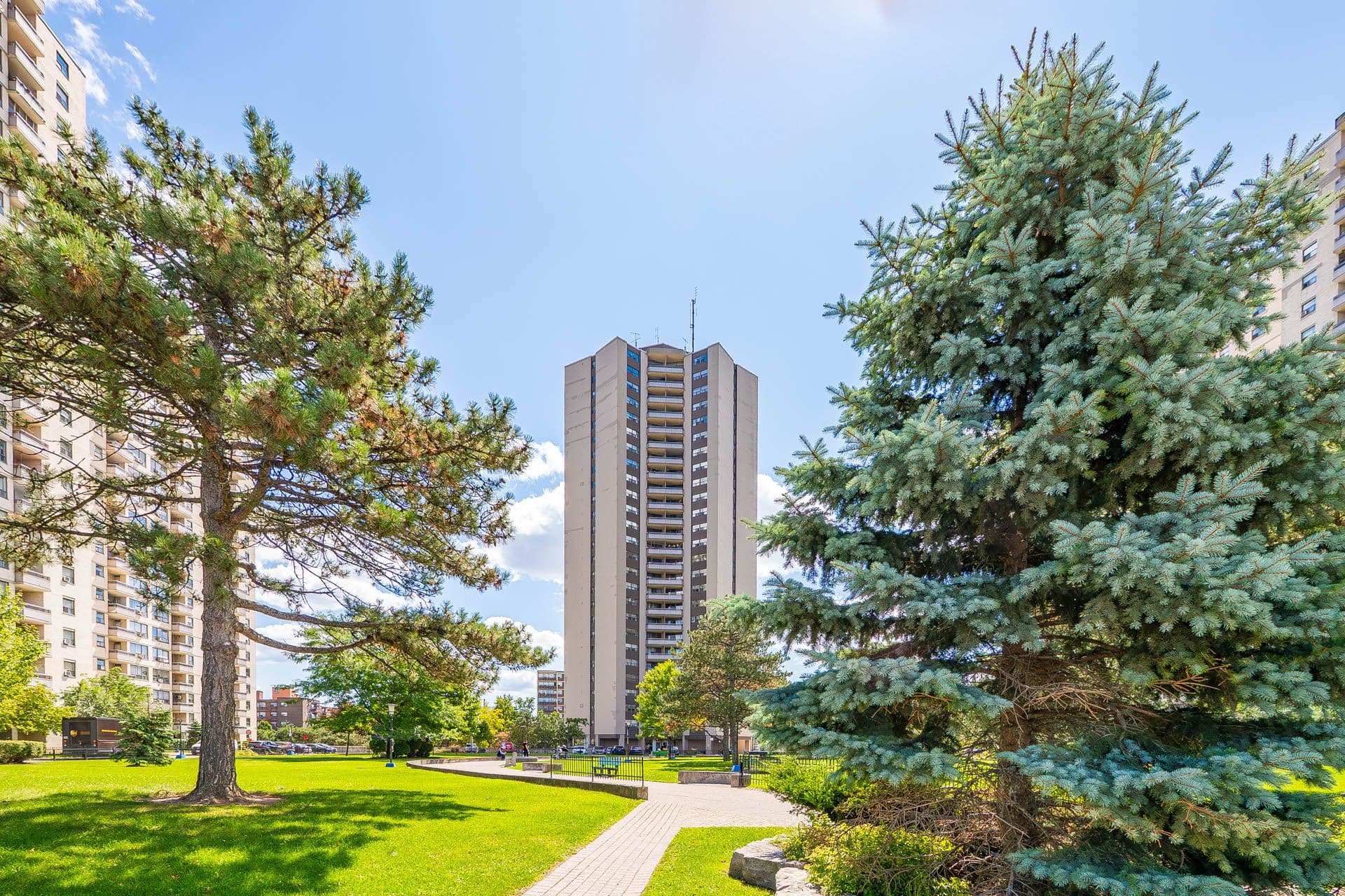 380 Dixon Road 1904, Toronto W09, ON M9R 1T3