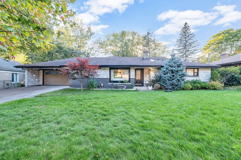 23 Burnview Crescent, Toronto E09, ON M1H 1B4