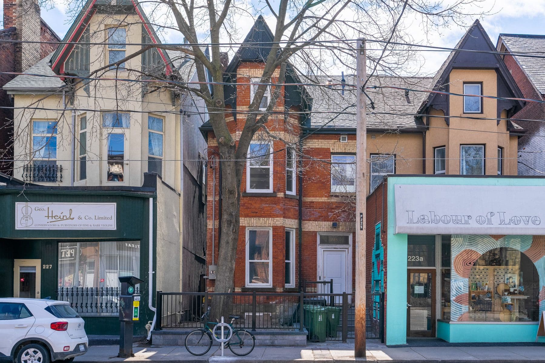 225 CARLTON Street 3, Toronto C08, ON M5A 2L2