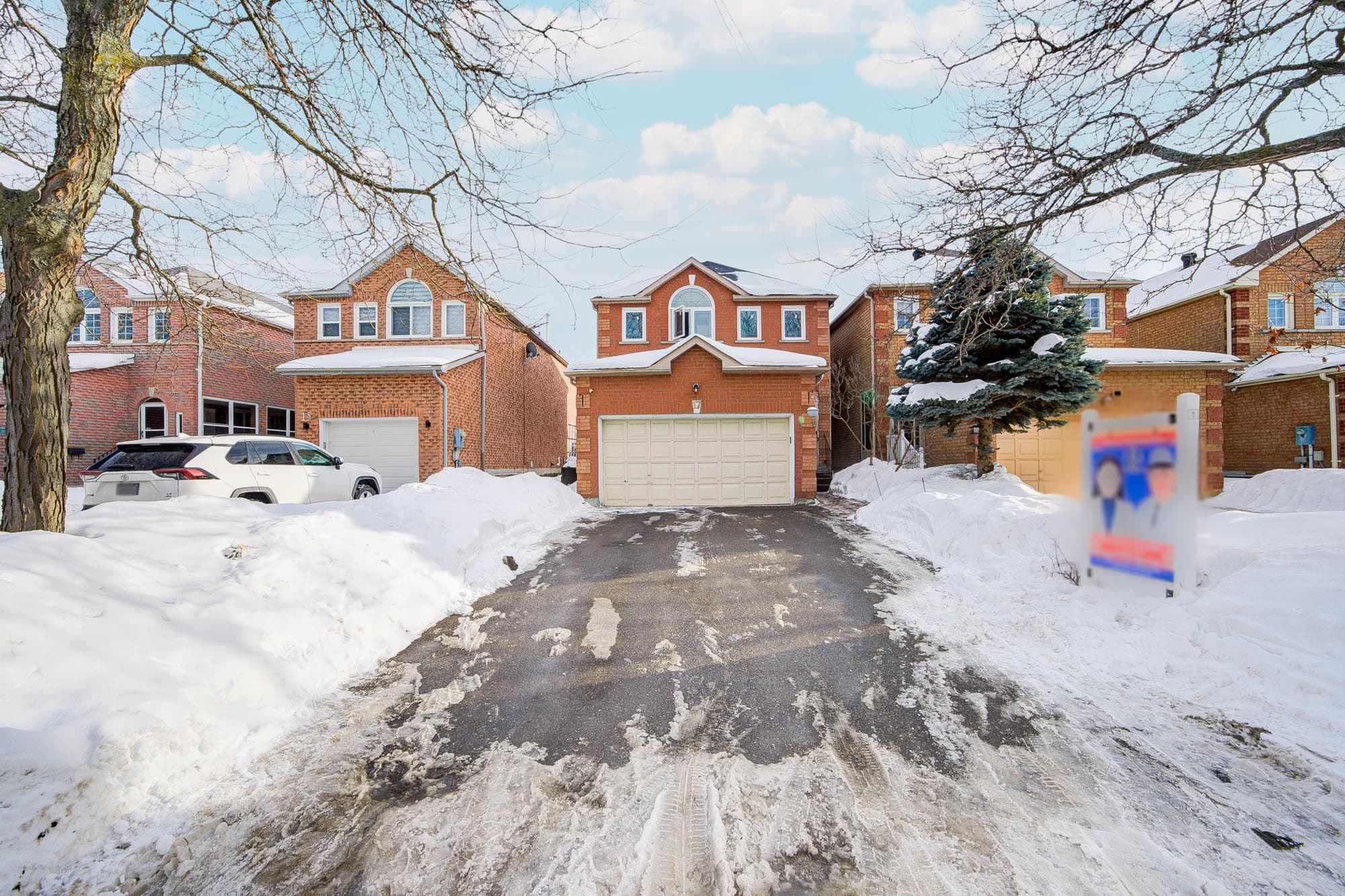 17 Kenborough Court, Markham, ON L3S 3P3