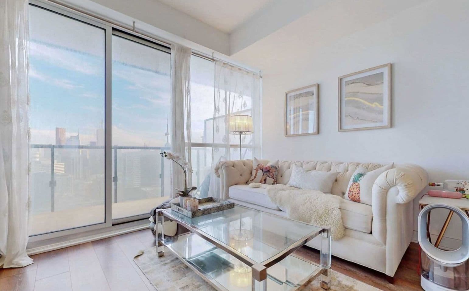 15 Grenville Street 4202, Toronto C01, ON M4Y 0B9