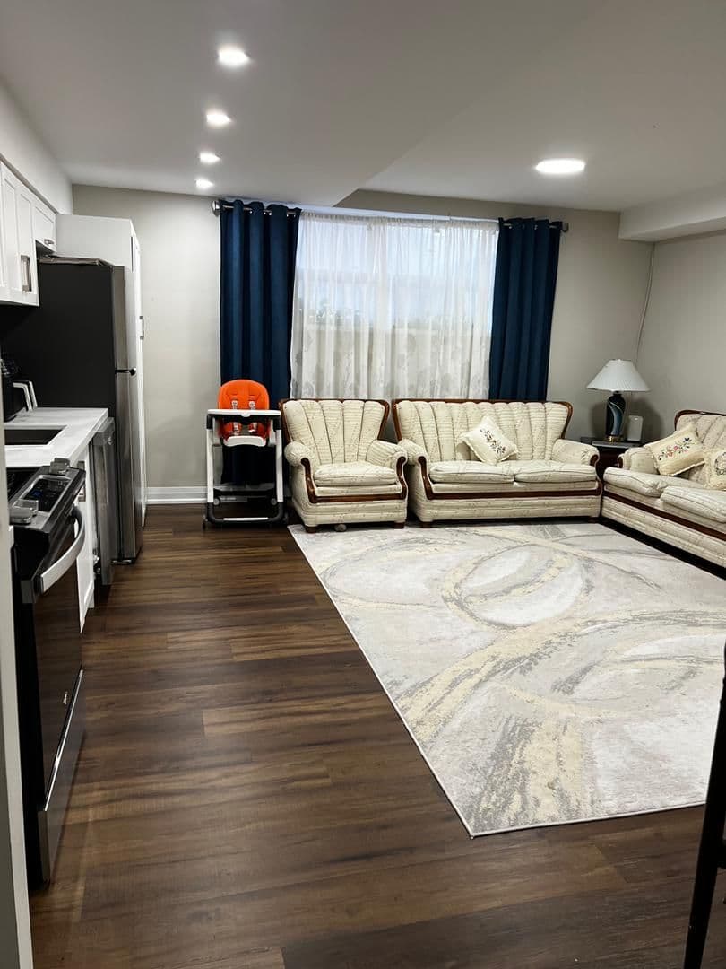 150 Colborne Avenue 100, Richmond Hill, ON L4C 2K1