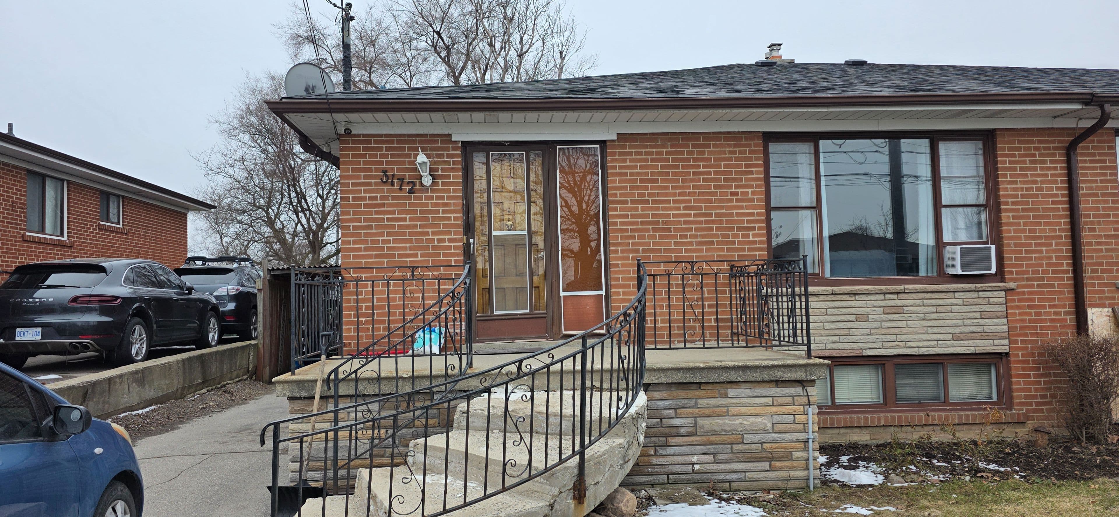 3172 Weston Road Main, Toronto W05, ON M9M 2T6