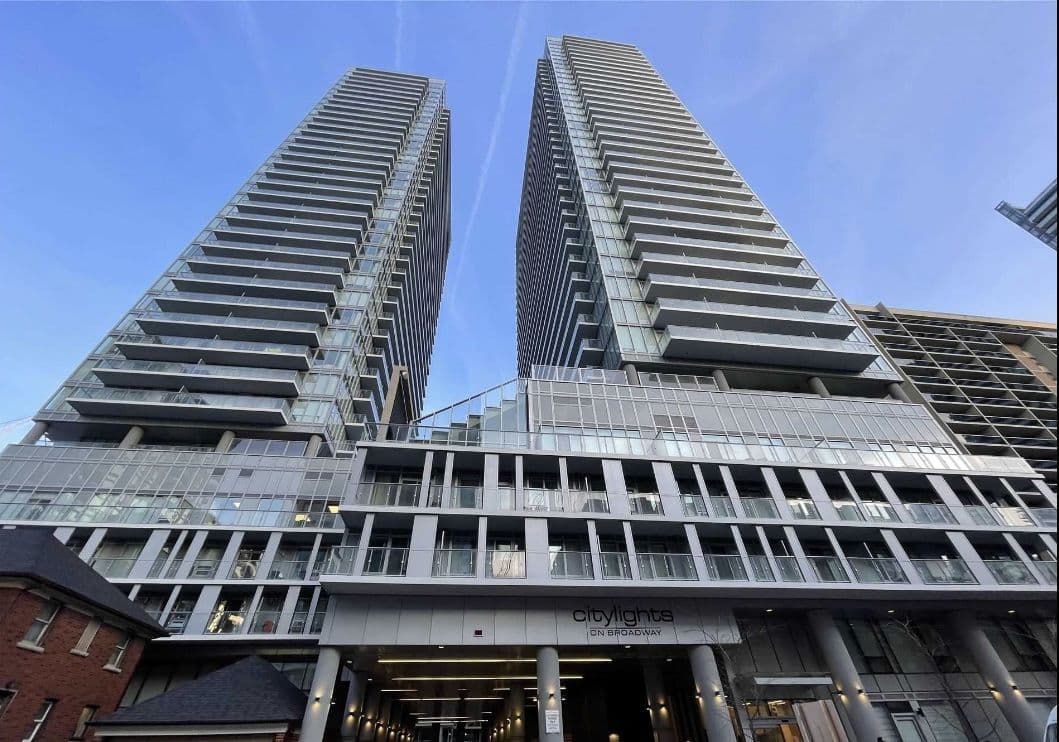 195 Redpath Avenue 702, Toronto C10, ON M4P 0E4