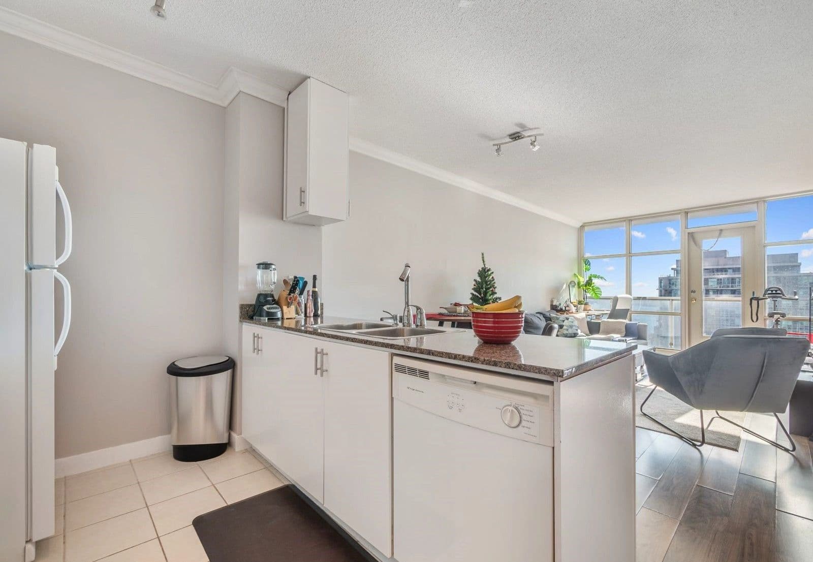 35 Mariner Terrace 1611, Toronto C01, ON M5V 3V9