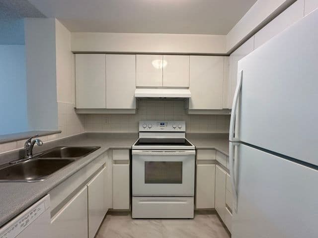 942 Yonge Street 207, Toronto C02, ON M4W 3S8