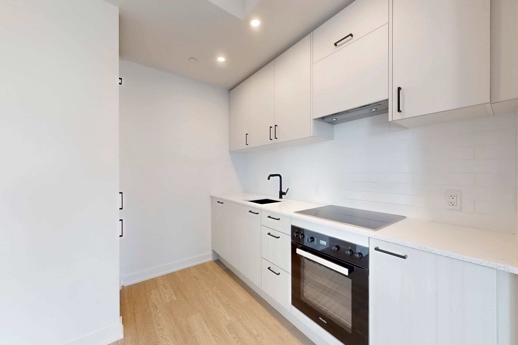 1 Quarrington Lane 1805, Toronto C13, ON M3C 0S4