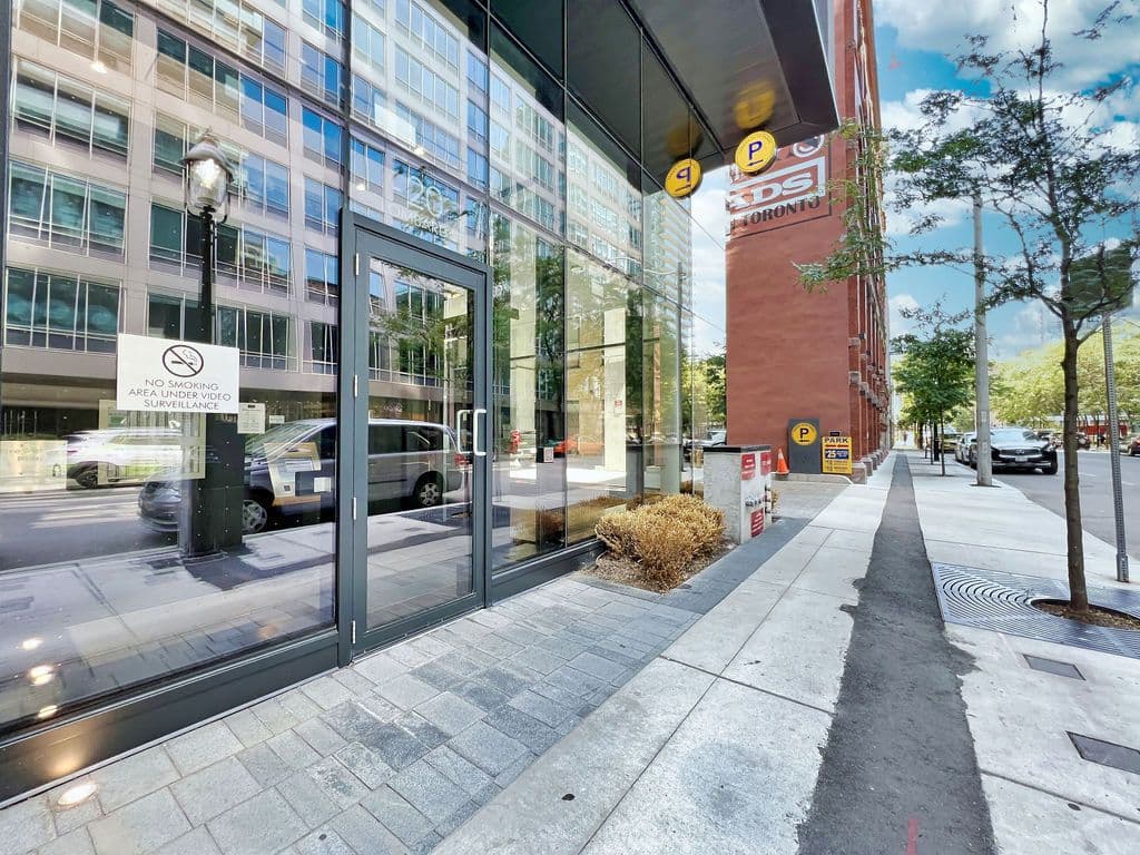 20 Lombard Street 3601, Toronto C08, ON M5C 0A7