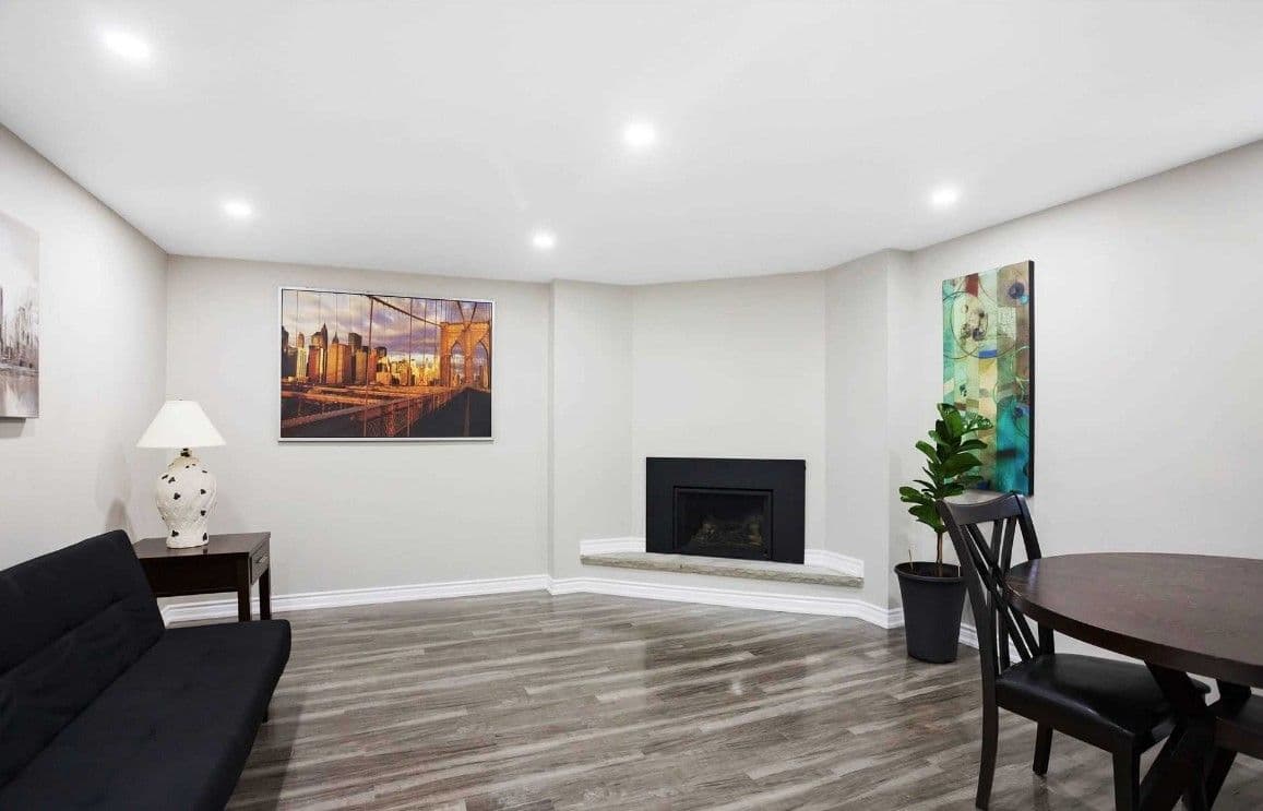 125 Ashridge Court, Mississauga, ON L4Z 1K5