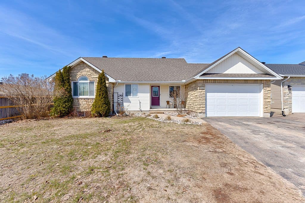 1034 Limestone Trail, Petawawa, ON K8H 0A5