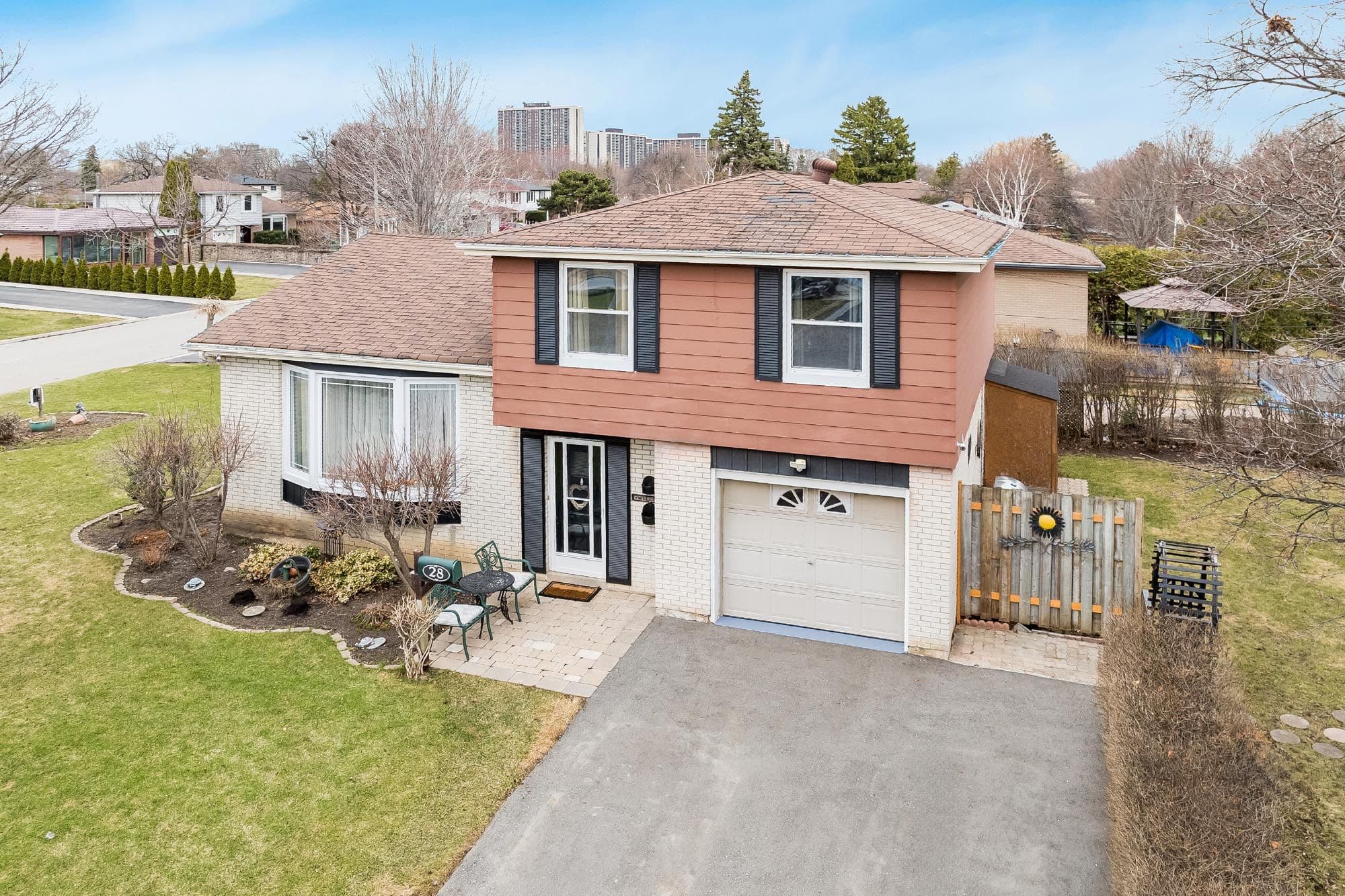 28 Bromley Crescent, Brampton, ON L6T 1Z1