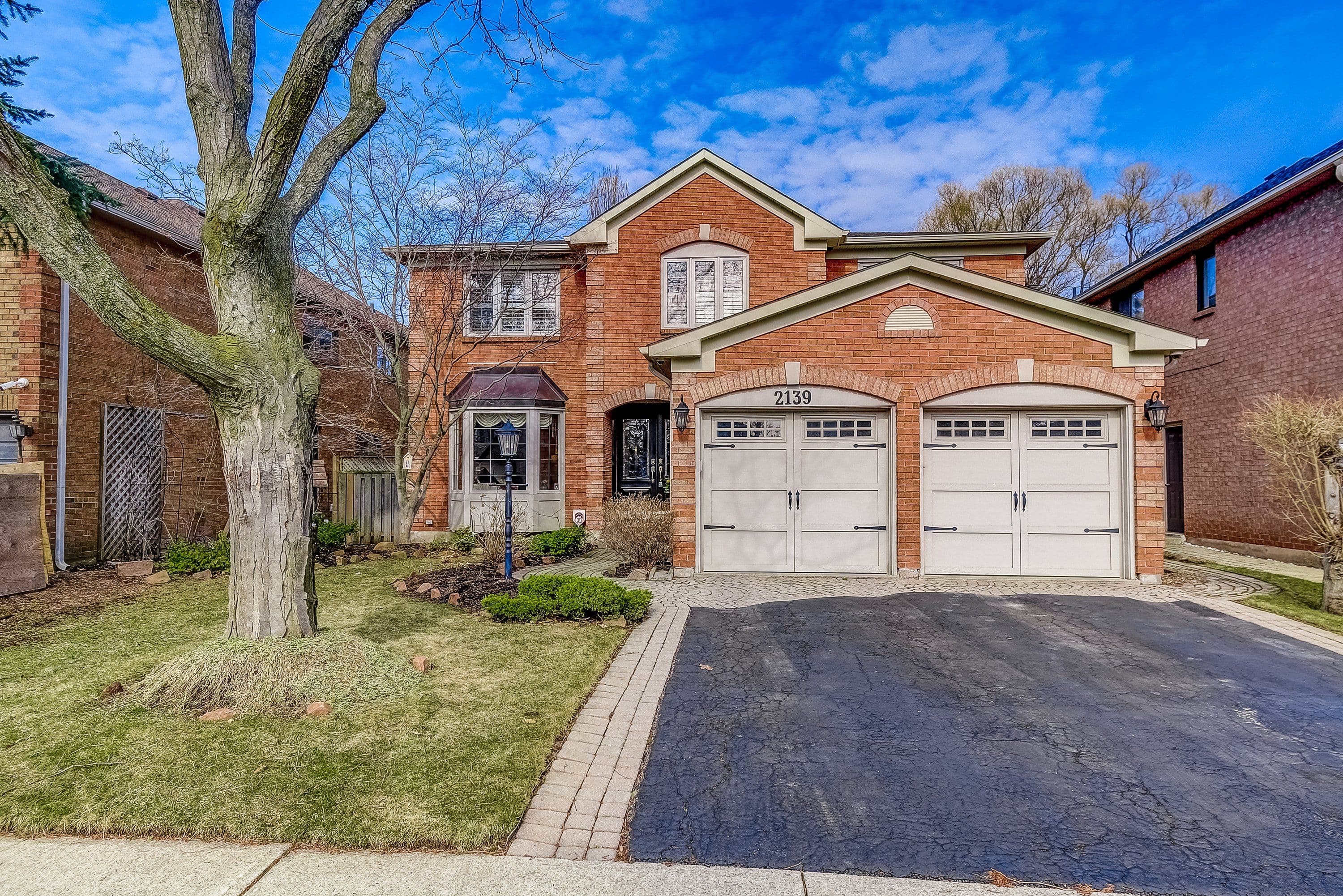 2139 Brays Lane, Oakville, ON L6M 2T2