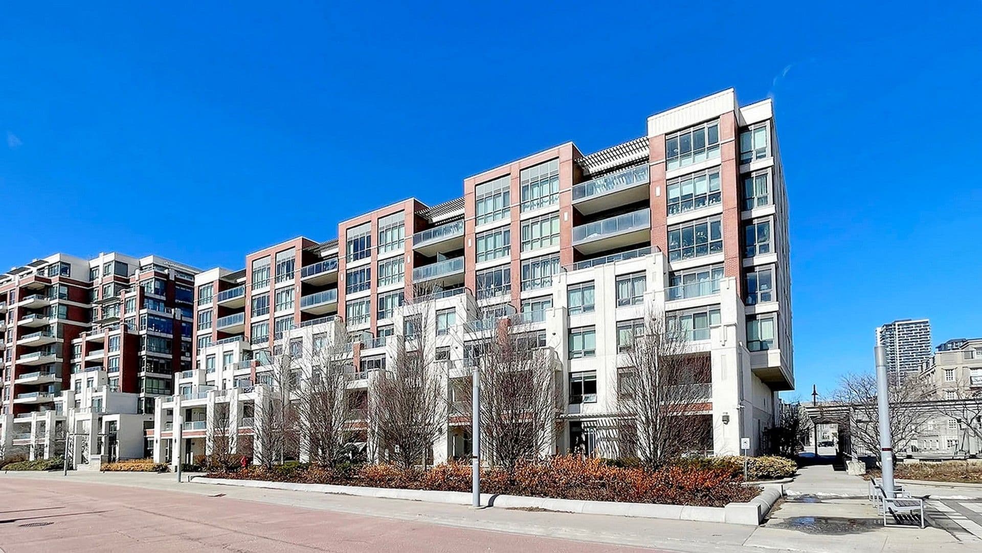 21 Upper Duke Crescent 703, Markham, ON L6G 0B7