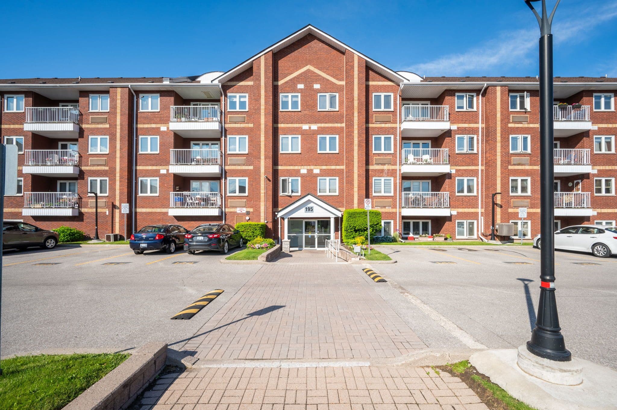 195 W Lake Driveway N/A W 409, Ajax, ON L1S 7H7