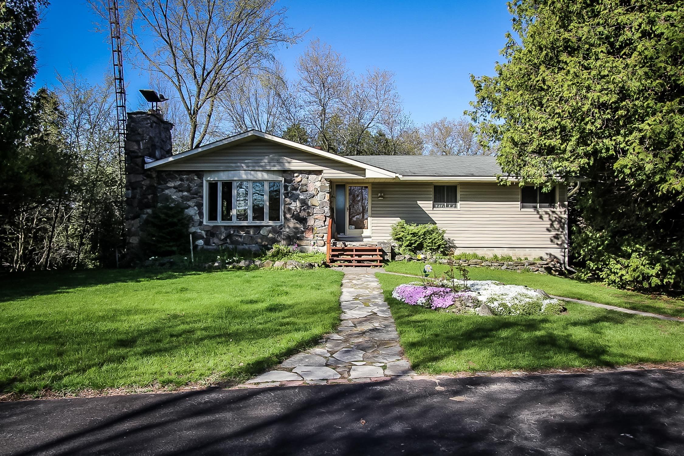 630 SUNNIDALE Road S, Wasaga Beach, ON L9Z 1J7