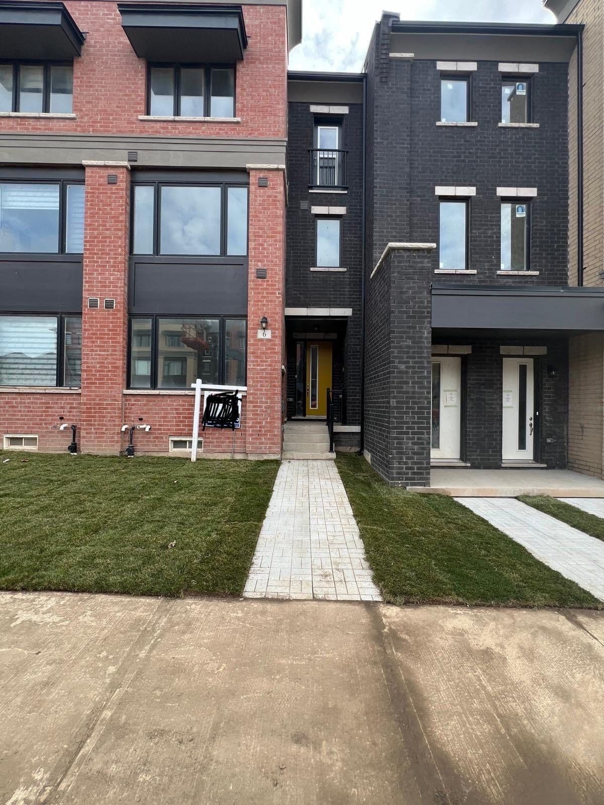 6 Marvin Avenue, Oakville, ON L6H 0Z8