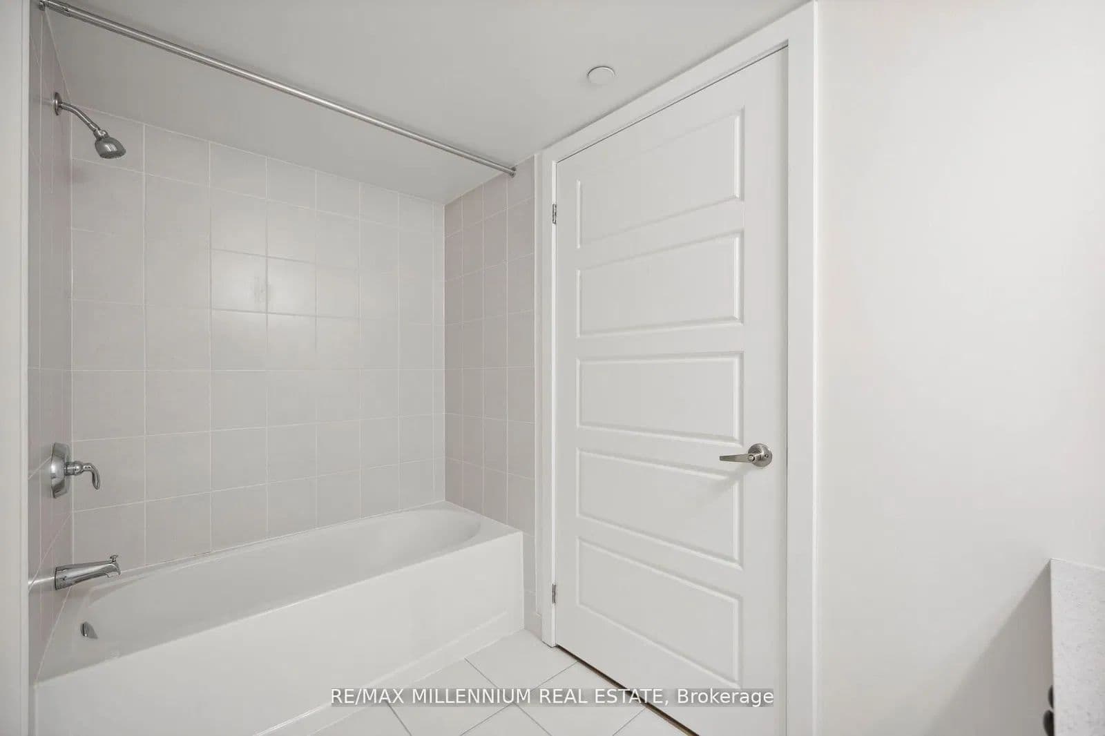 1255 NW Bayly Street 209, Pickering, ON L1W 0B6