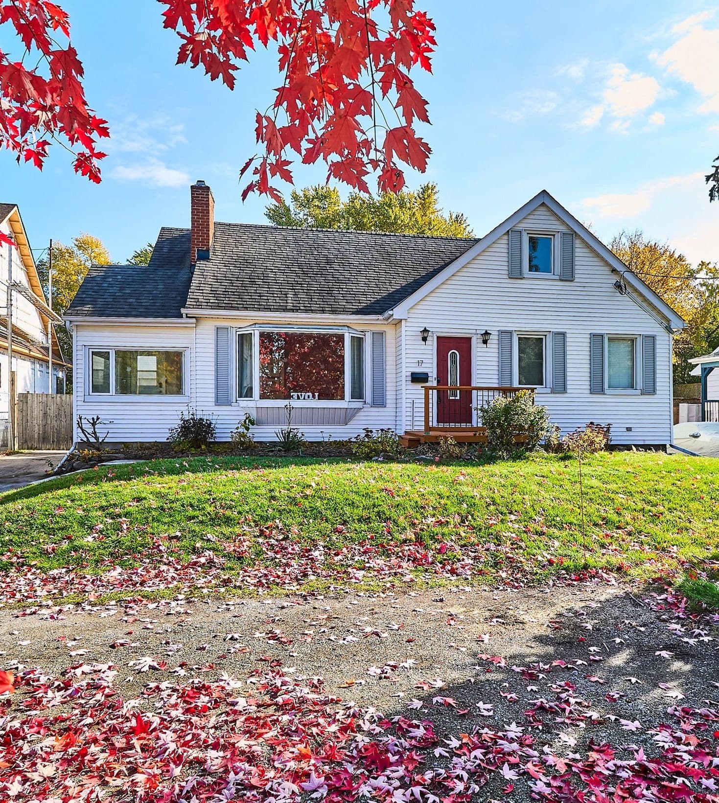 17 Eastwood Avenue N, Oshawa, ON L1G 3Y5