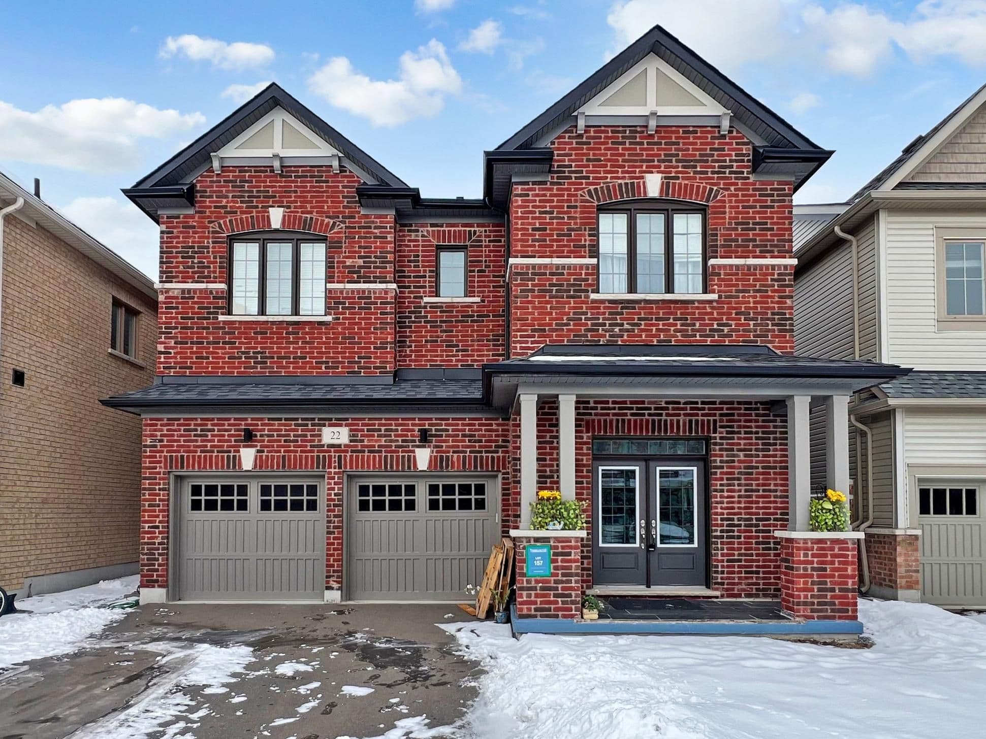 22 Pietrowski Drive Upper, Georgina, ON L4P 0J7