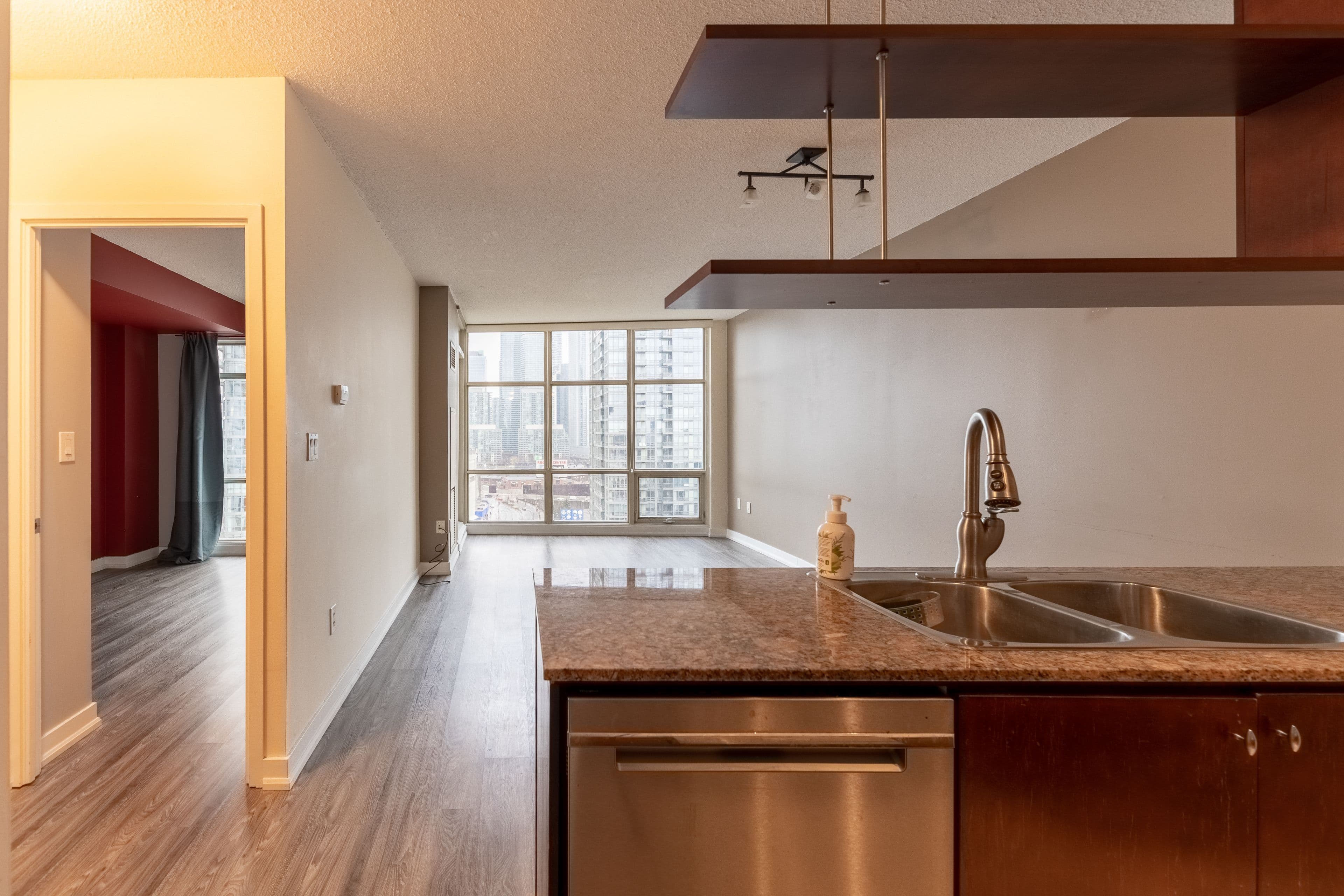 35 Mariner Terrace 35, Toronto C01, ON M5V 3V9