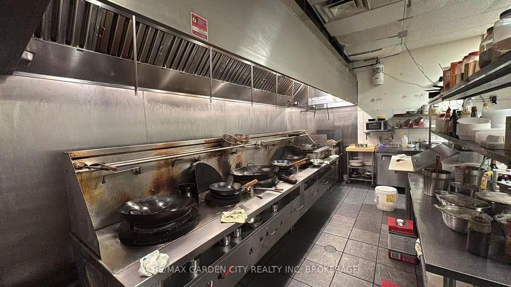 100 FOURTH Avenue 7, St. Catharines, ON L2S 3Z5