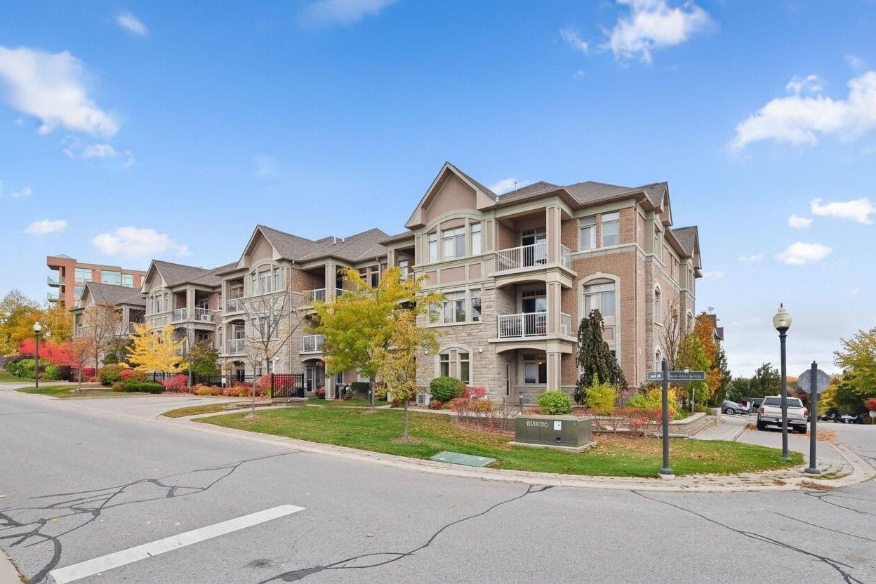 2 Briar Hill Heights 207, New Tecumseth, ON L9R 2H6