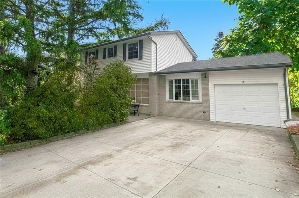 18 Jasper Drive, Hamilton, ON L8G 2S7
