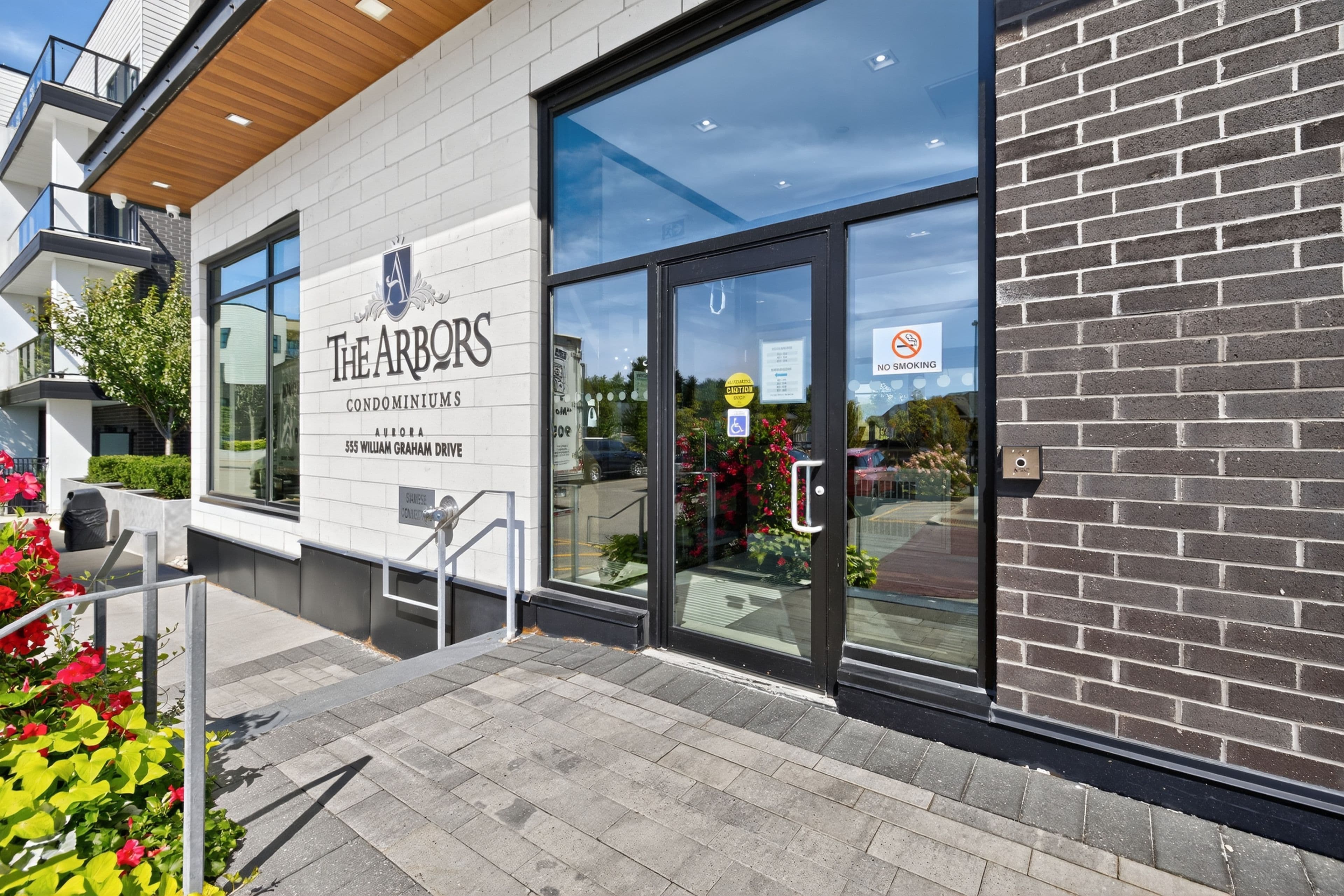 555 William Graham Drive 351, Aurora, ON L4G 7C4