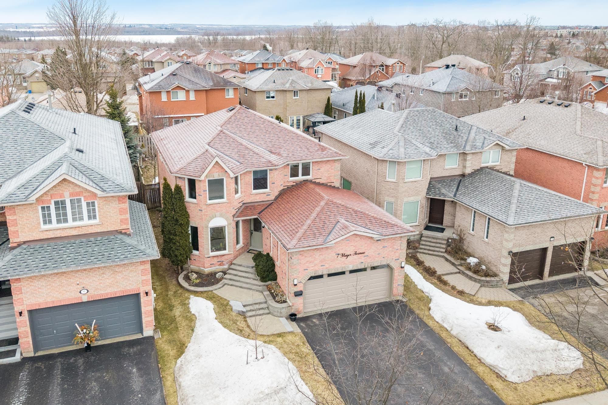 7 Meyer Avenue, Barrie, ON L4M 6X2