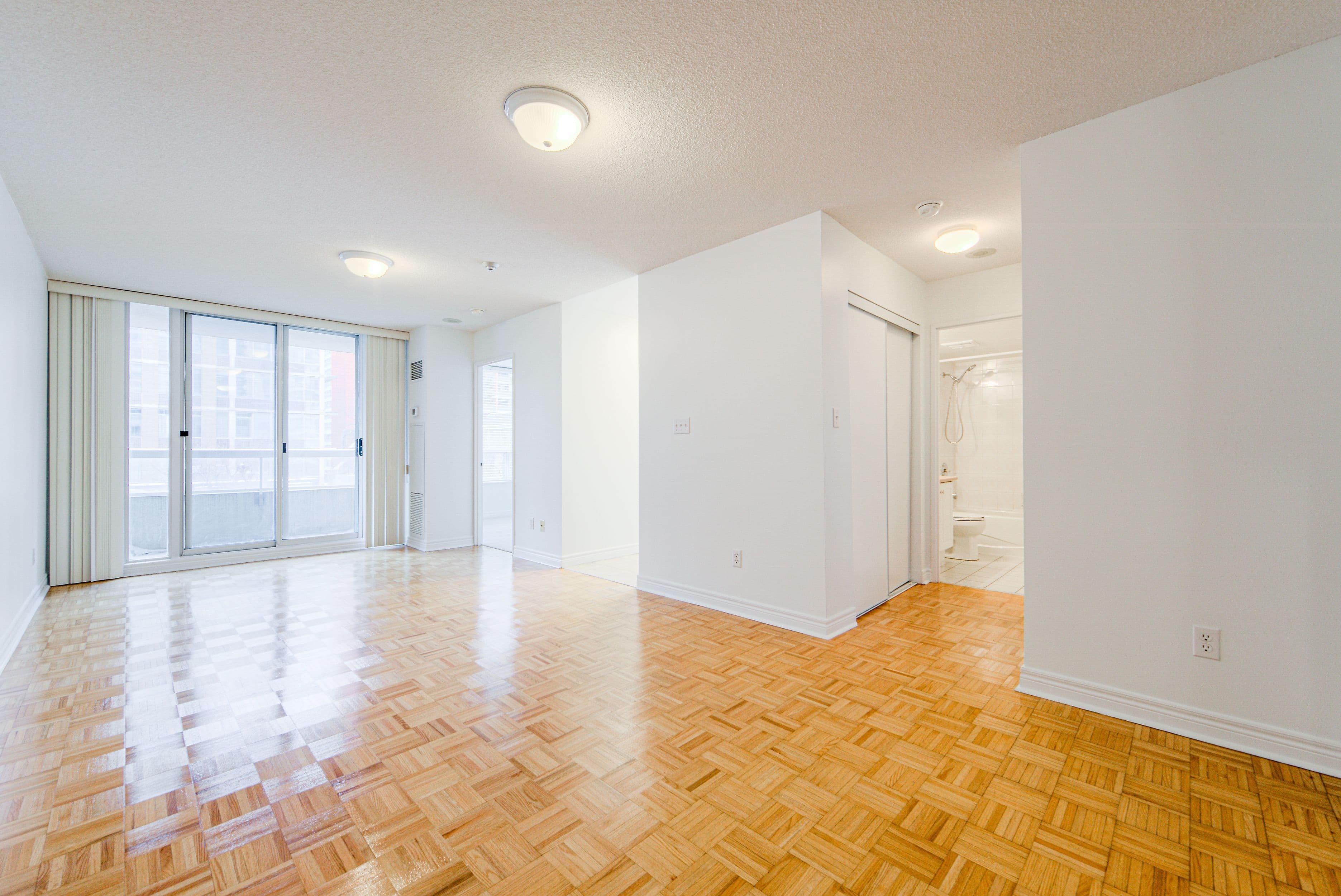 43 Eglinton Avenue E 509, Toronto C10, ON M4P 1A2