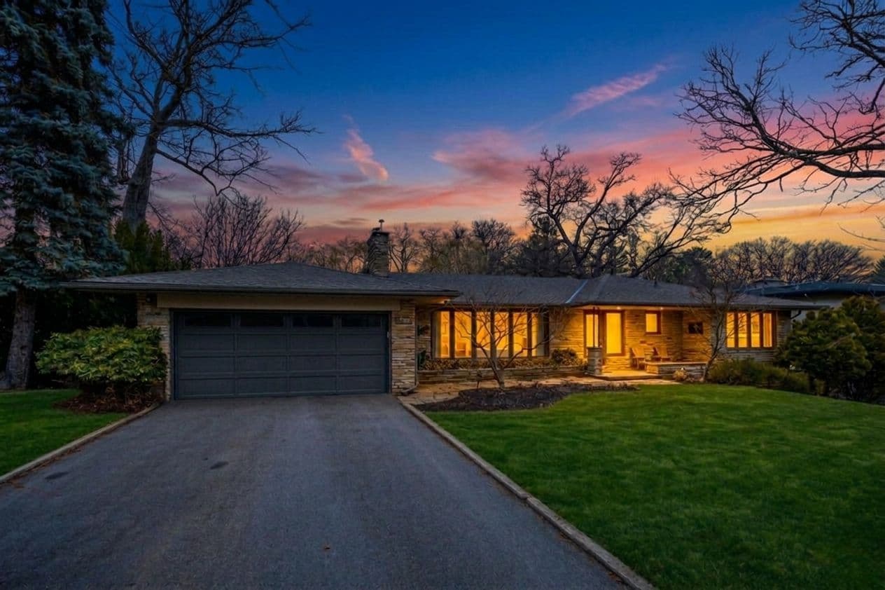 1561 Pinetree Crescent, Mississauga, ON L5G 2S9