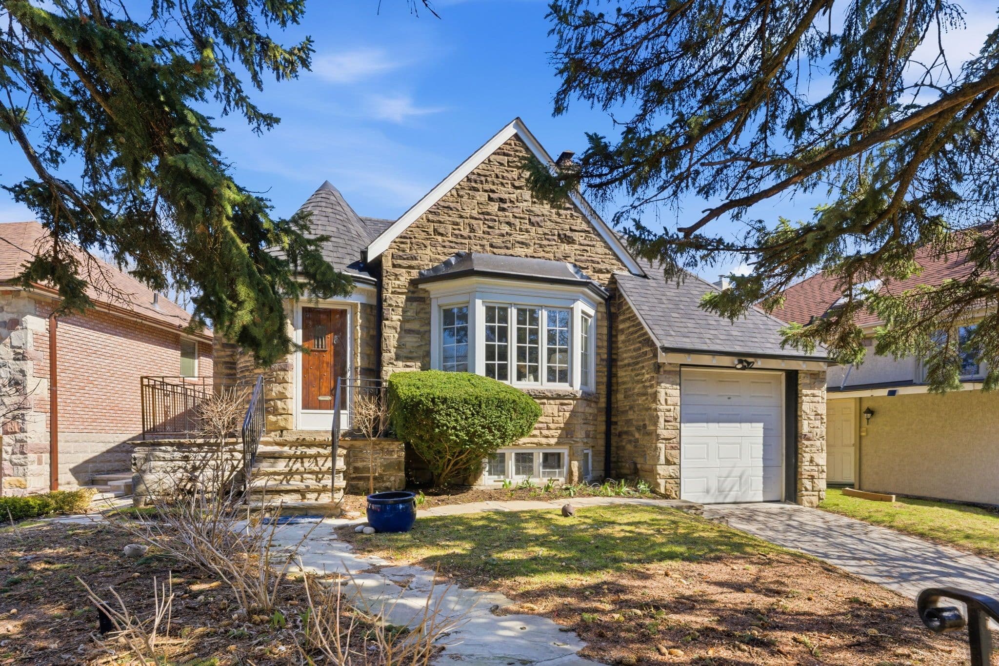 222 Chaplin Crescent, Toronto C03, ON M5P 1B4