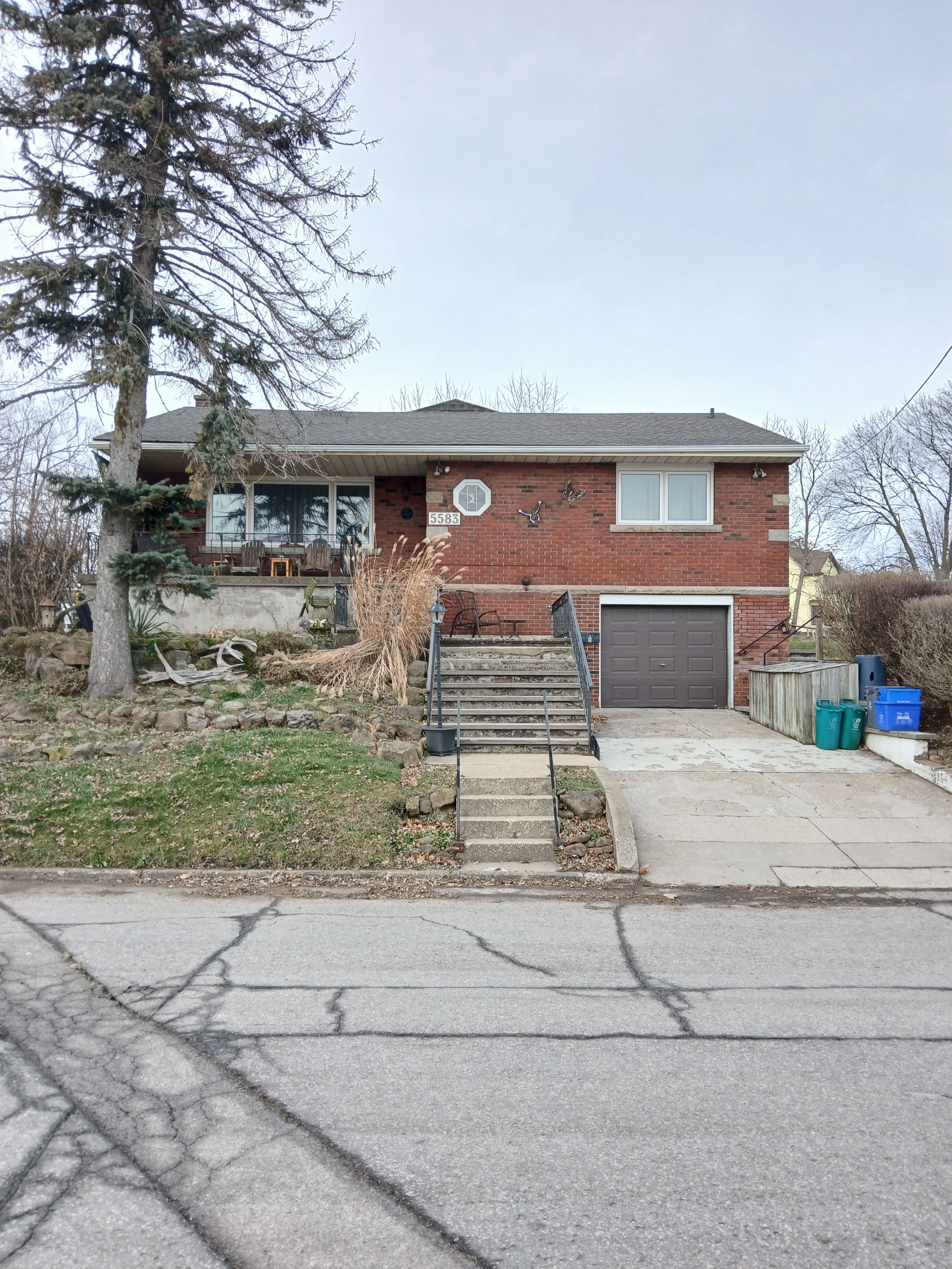 5583 Ontario Avenue B, Niagara Falls, ON L2E 3S4