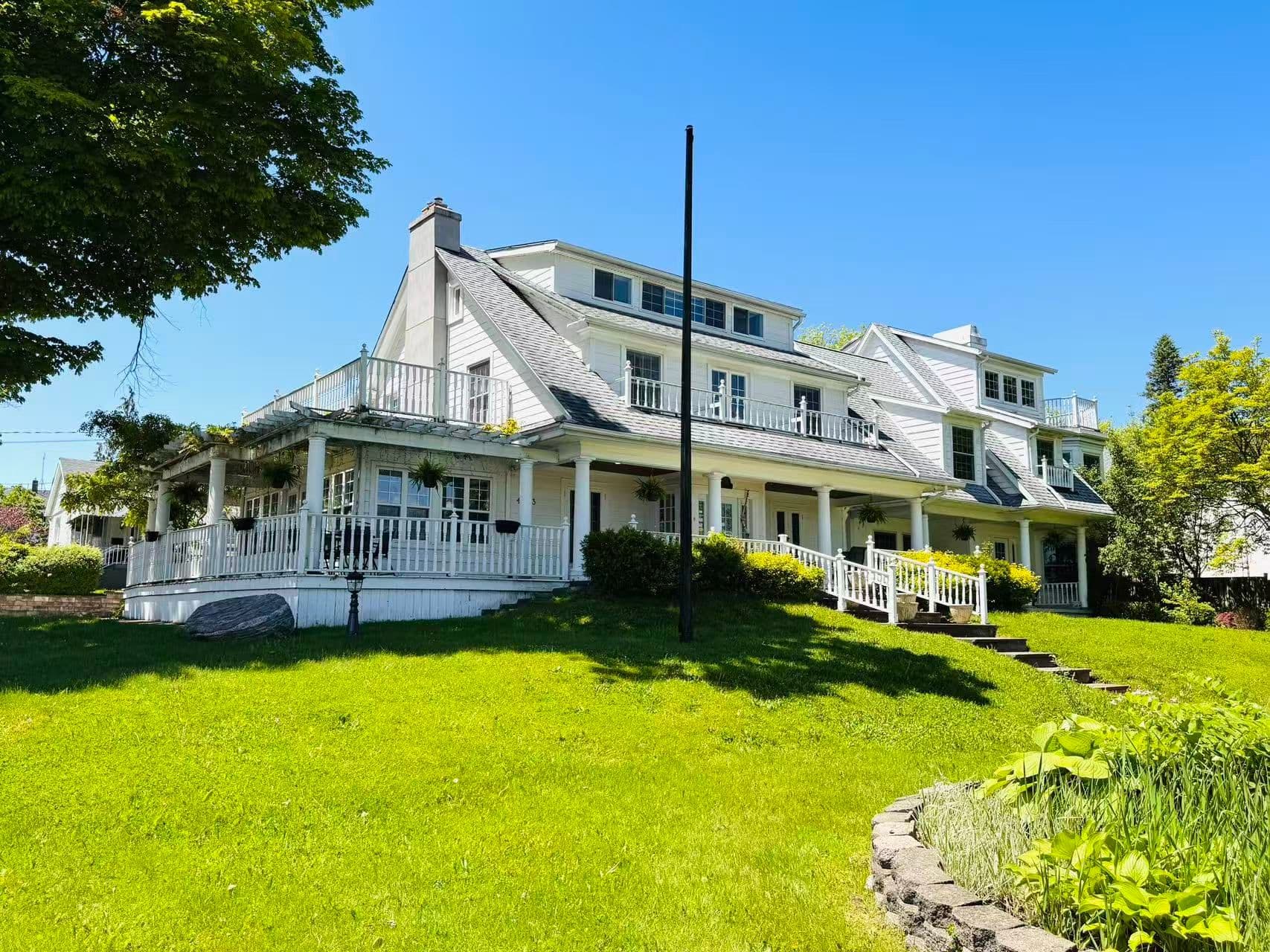 4983 River Road, Niagara Falls, ON L2E 3G6