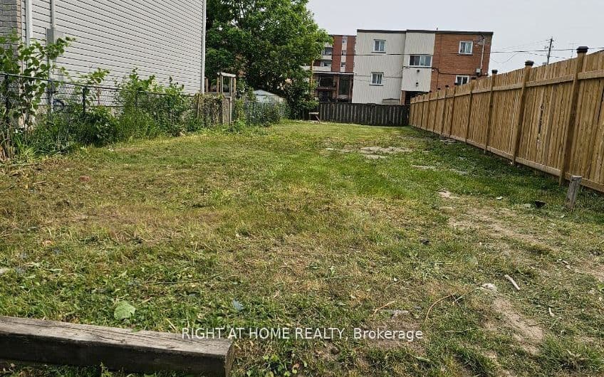 361 Adelaide Avenue W, Oshawa, ON L1J 2R7