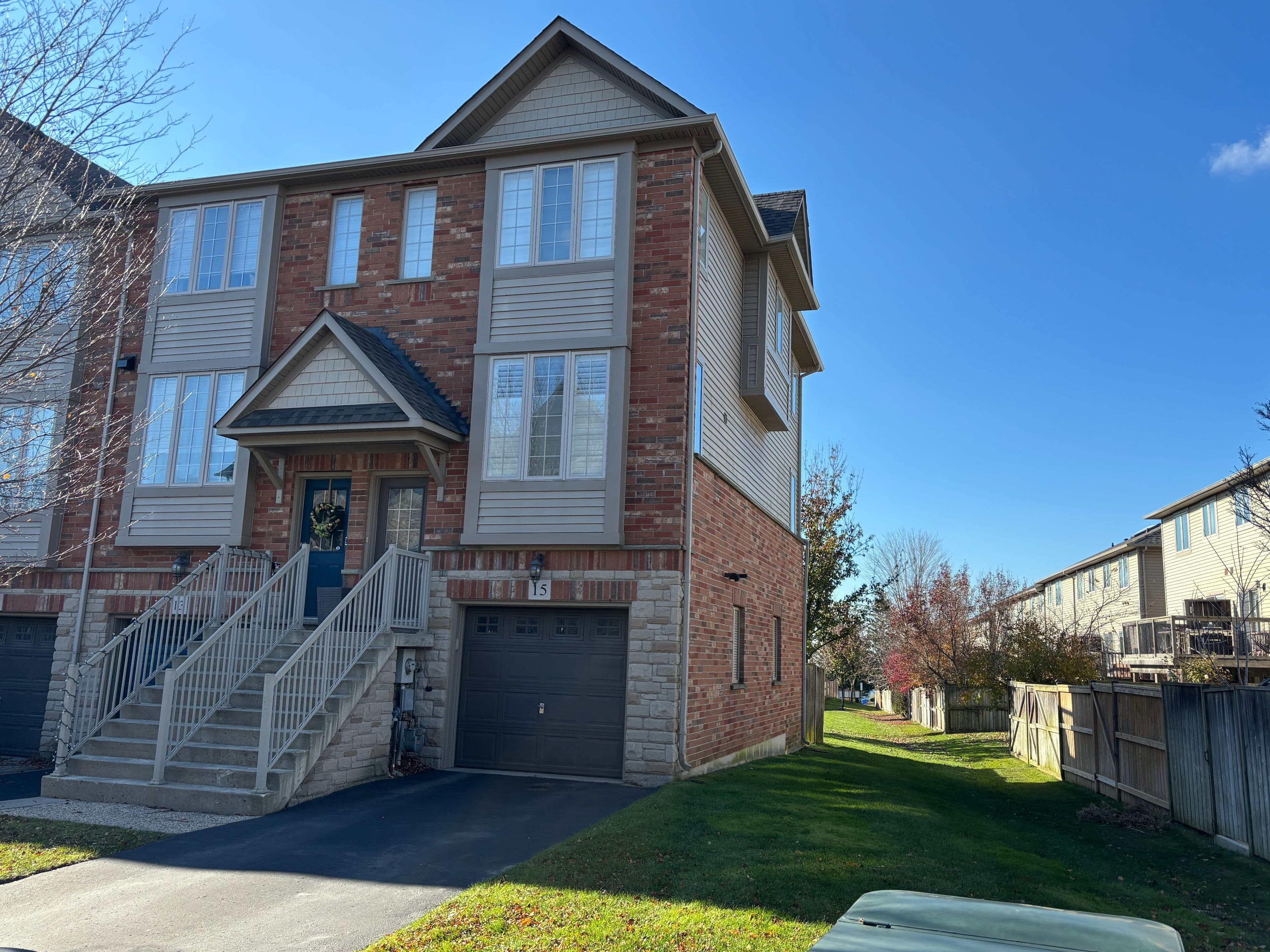 15 CHAPMAN Lane, Hamilton, ON L9G 0A5