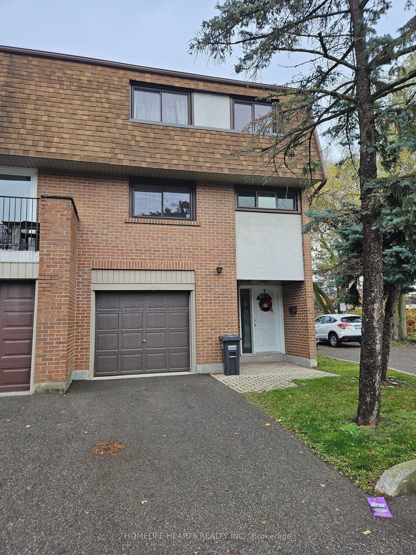 1051 Cedarglen Gate 7, Mississauga, ON L5C 3A7