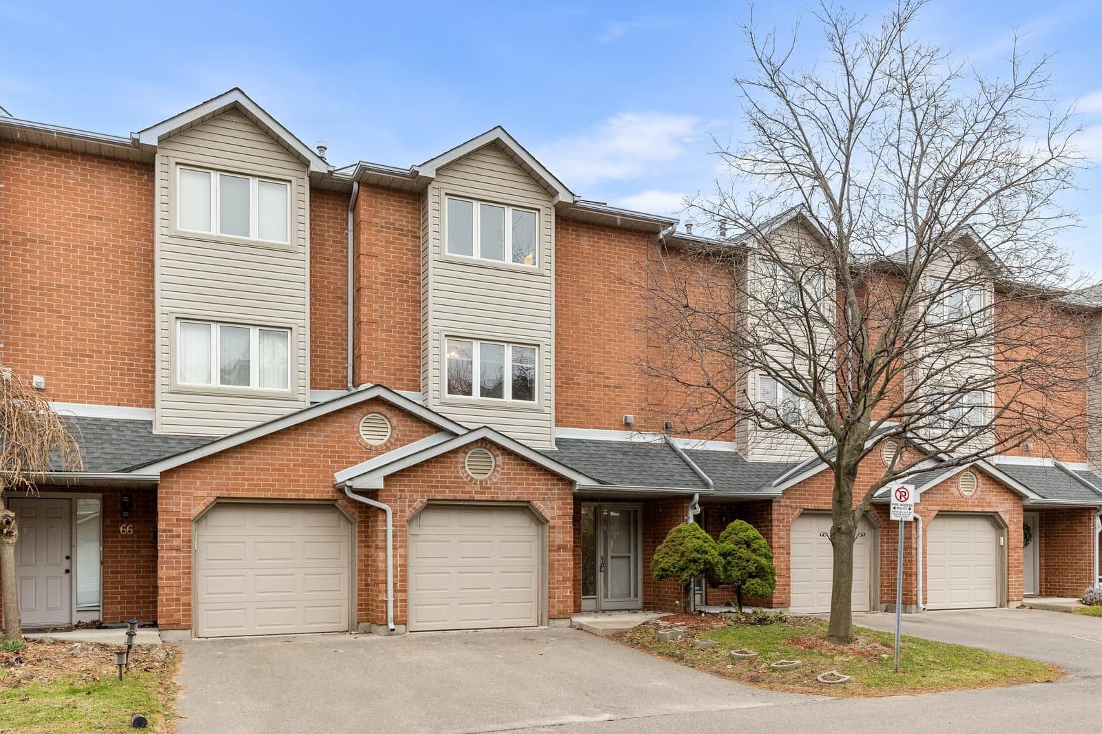 72 Stone Church Road W 67, Hamilton, ON L9B 2H8