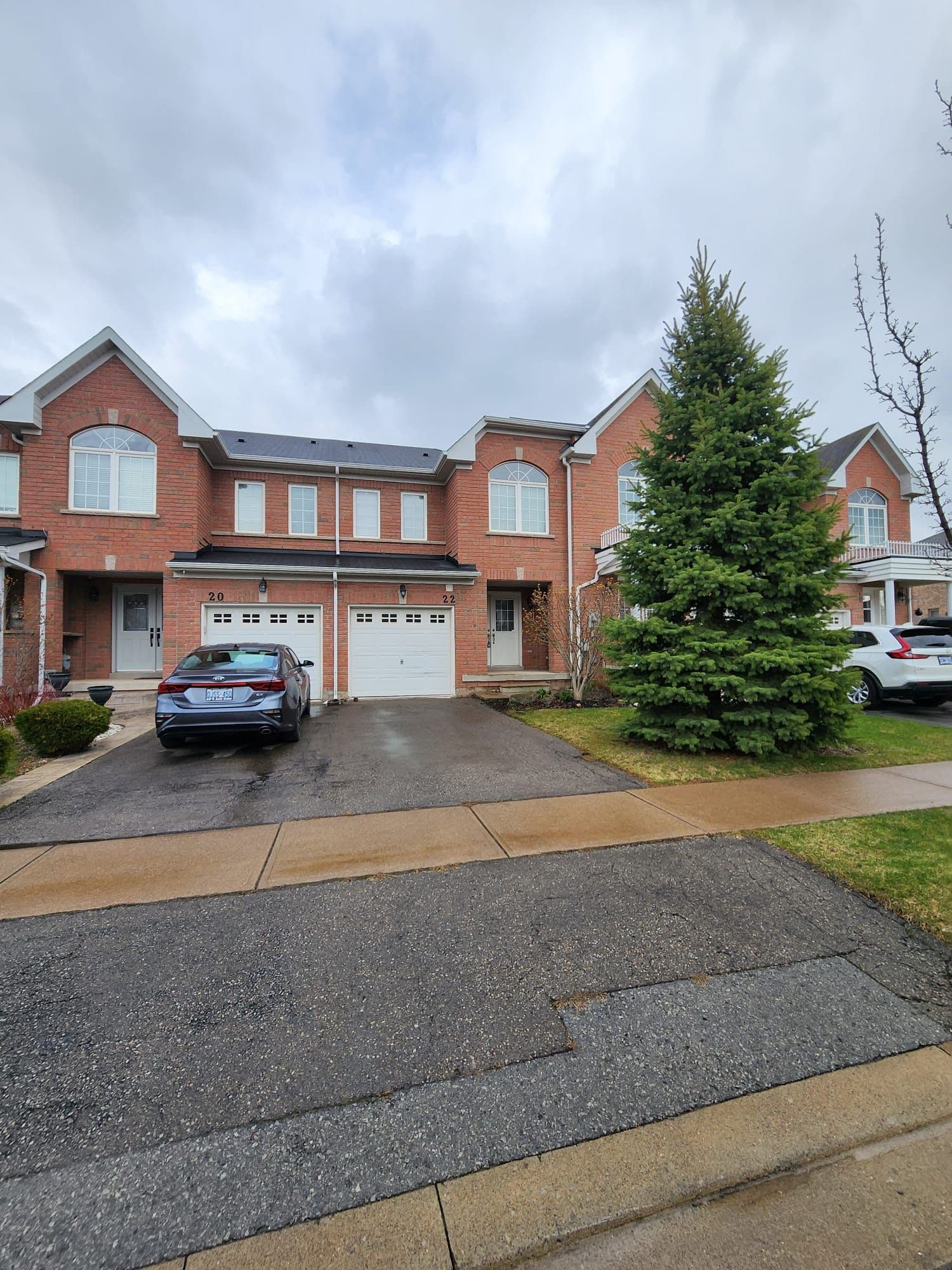 22 COLONEL LYALL Street, St. Catharines, ON L2P 0B3