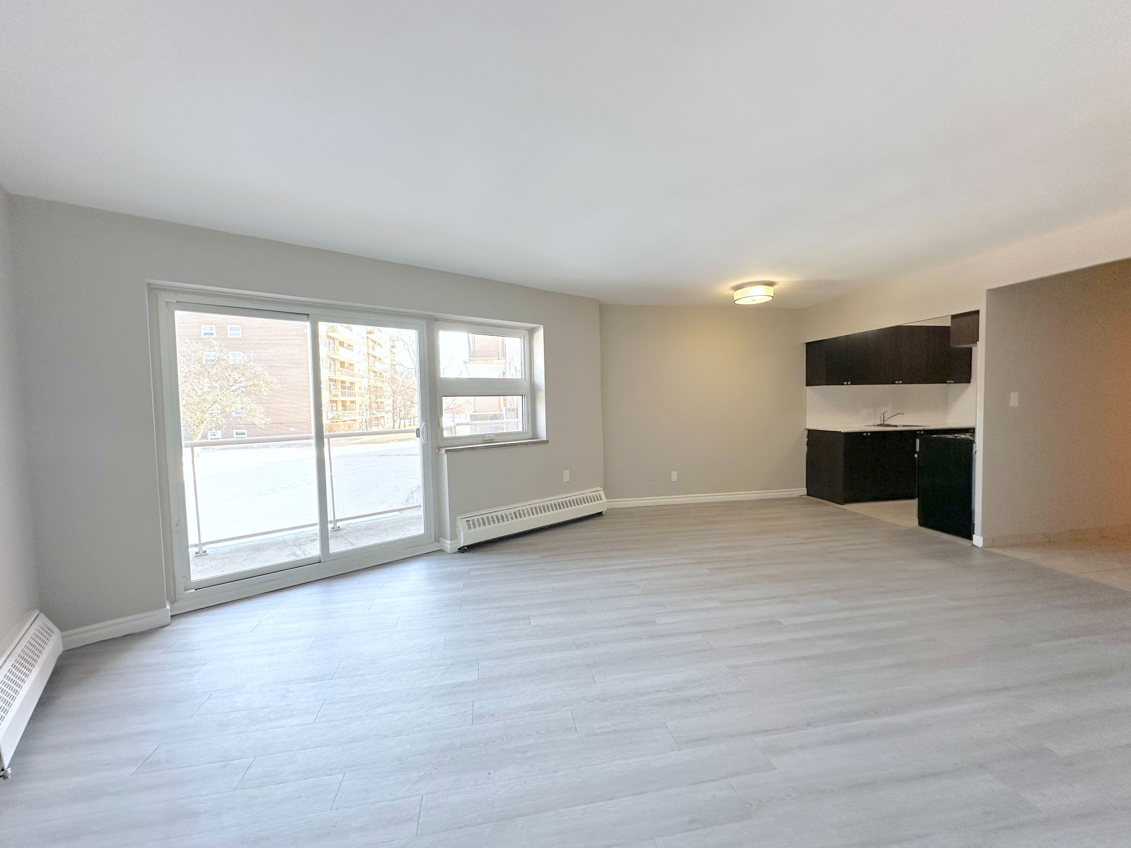 32 Carluke Crescent 201, Toronto C12, ON M2L 2J3