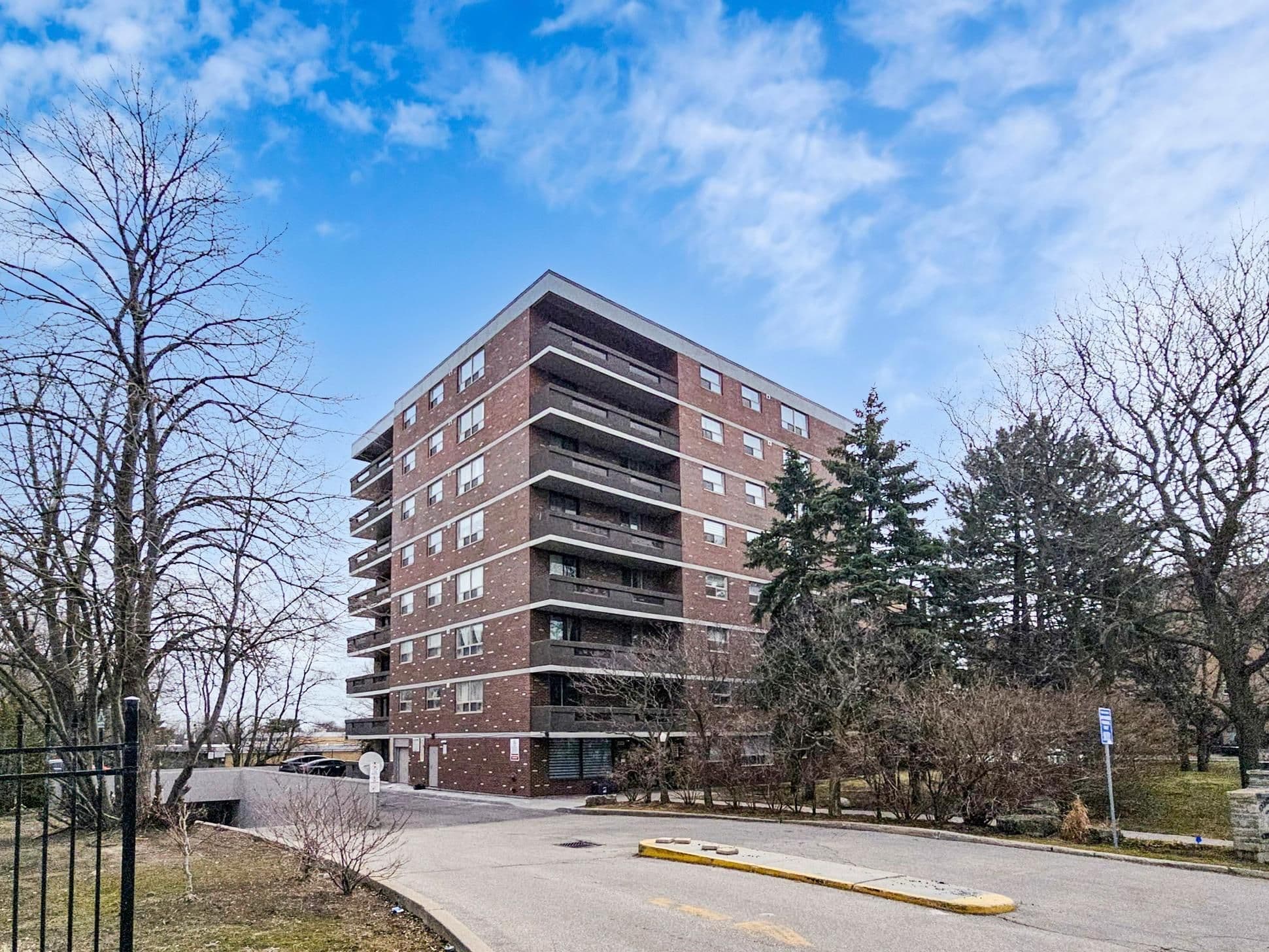7451 Yonge Street 504, Markham, ON L3T 2B4