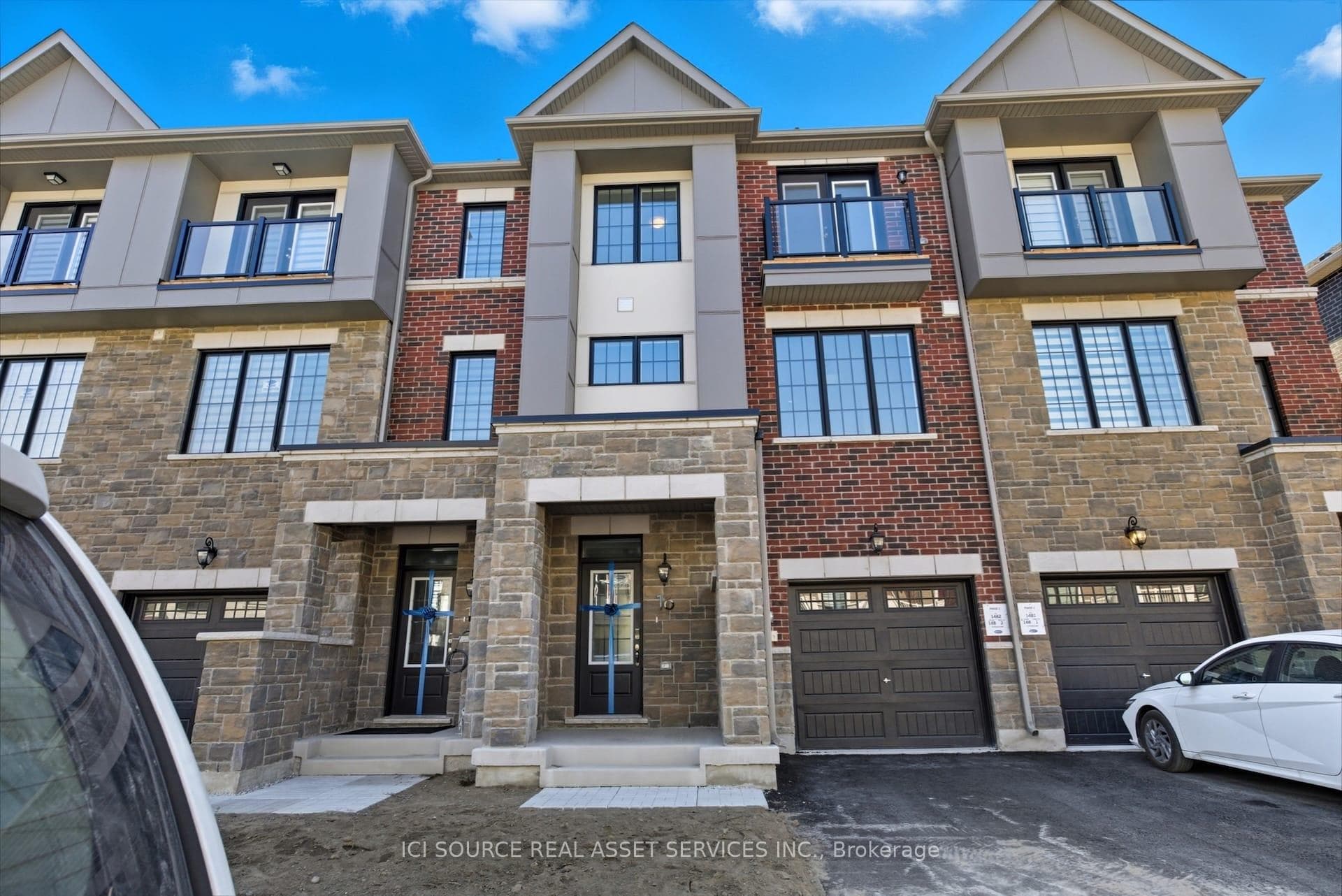 16 Pearen Lane, Barrie, ON L9J 0Z6