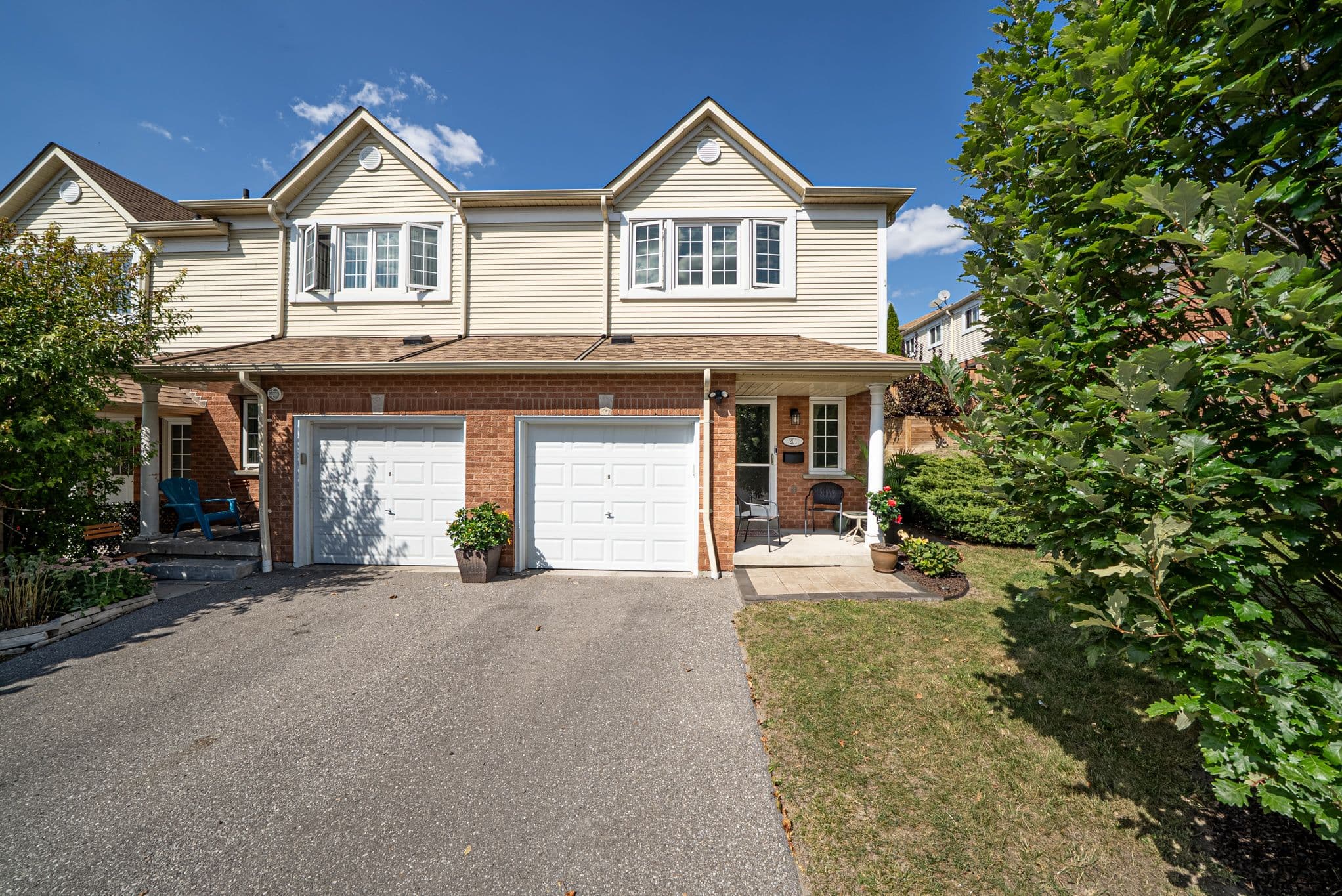 10 Bassett Boulevard 201, Whitby, ON L1N 9C8